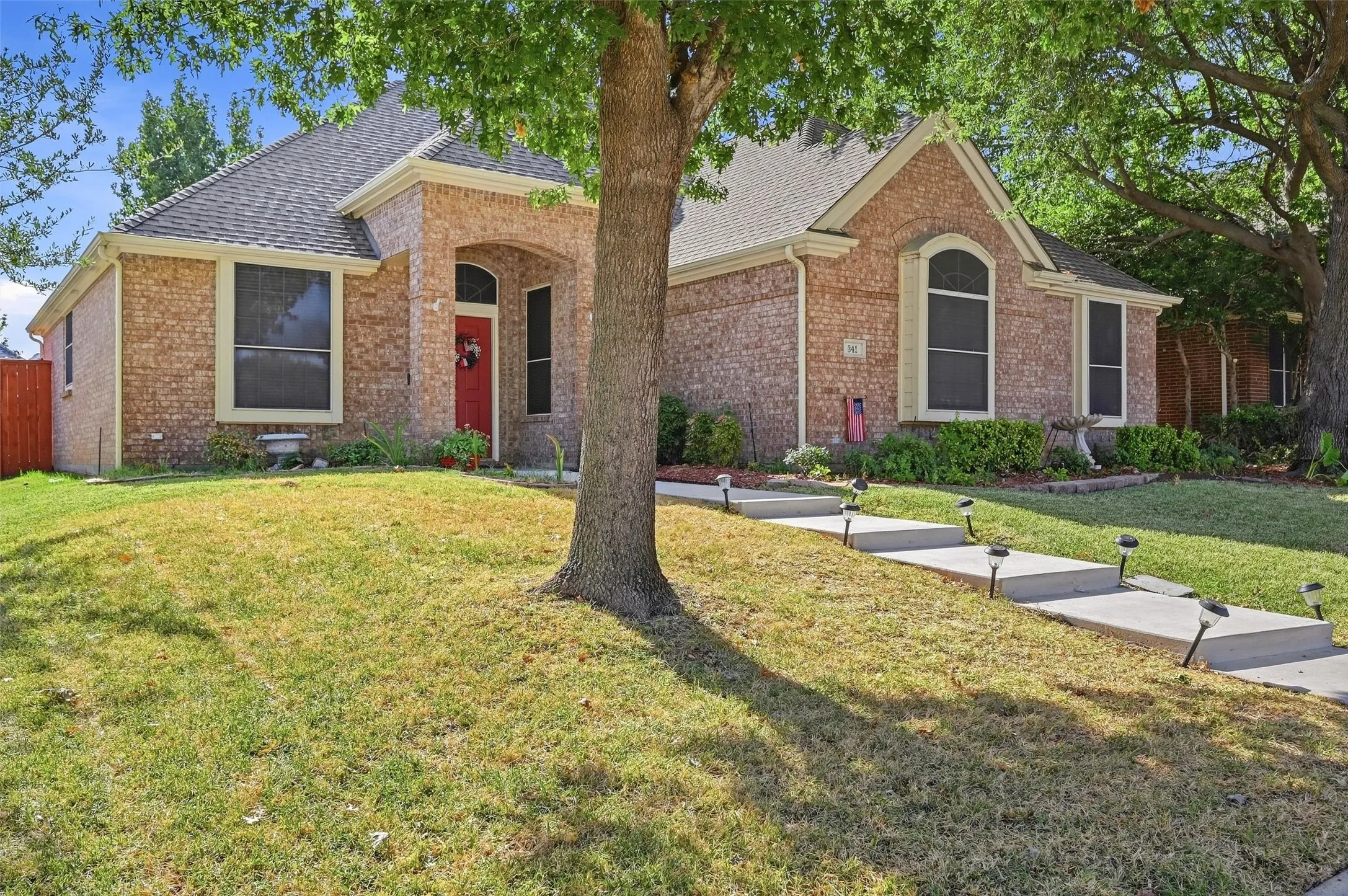 Single Family Residence For Sale in Denton County , 841 N Old Orchard Lane, Lewisville, Texas 75077, 4 Bedroom, 2 Bathroom, 2 Garage spaces, 1,811 Sqft, built in 1993, mls#21386267, Real Estate Agent in Lewisville, Homes For Sale in Denton county, Homes For Sale in Lewisville, Realtor in Lewisville Texas, Real Estate Brokerage Independent Realty Texas, Luminita Cordes Realtor