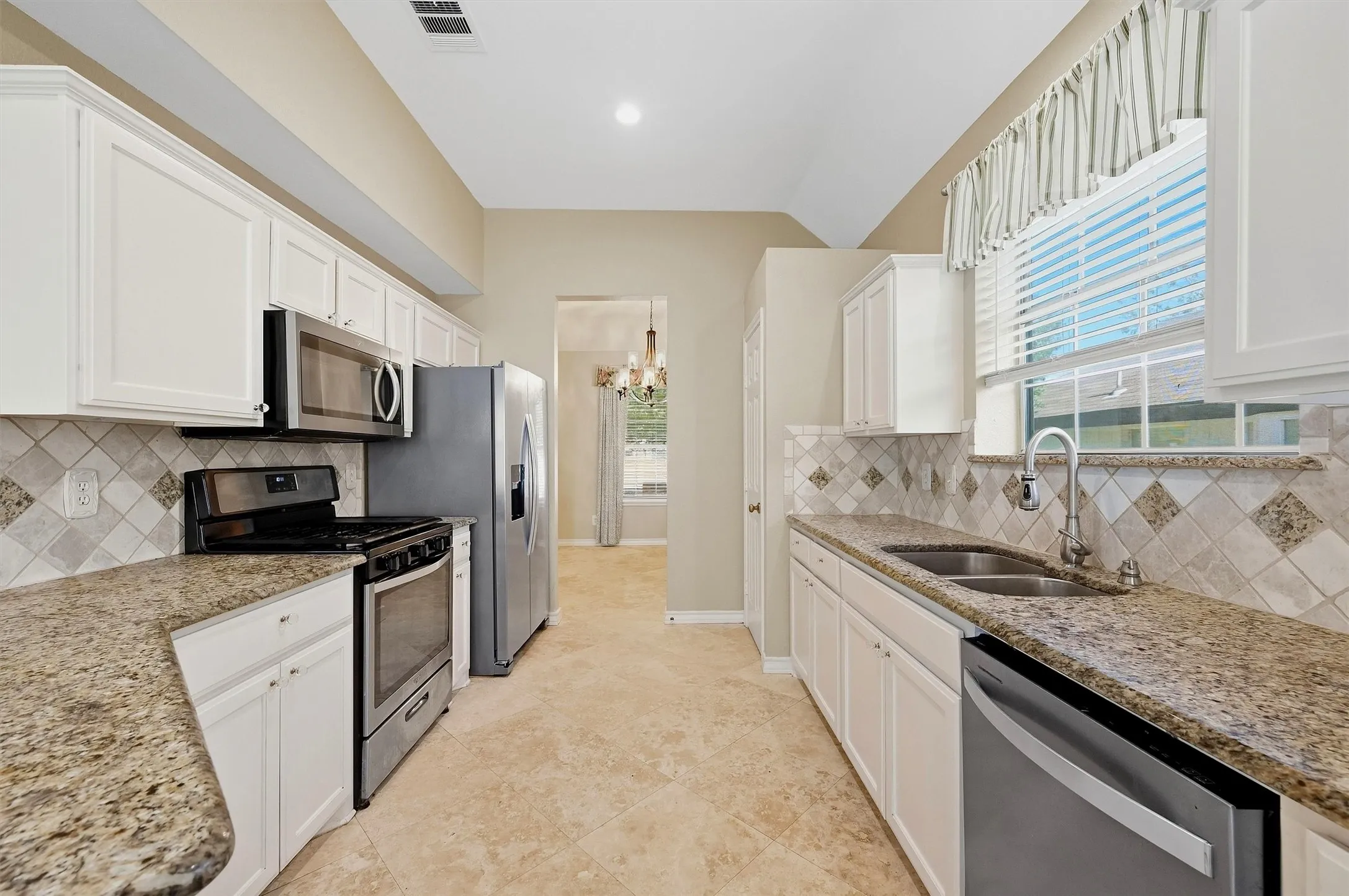 Single Family Residence For Sale in Denton County , 841 N Old Orchard Lane, Lewisville, Texas 75077, 4 Bedroom, 2 Bathroom, 2 Garage spaces, 1,811 Sqft, built in 1993, mls#21386267, Real Estate Agent in Lewisville, Homes For Sale in Denton county, Homes For Sale in Lewisville, Realtor in Lewisville Texas, Real Estate Brokerage Independent Realty Texas, Luminita Cordes Realtor