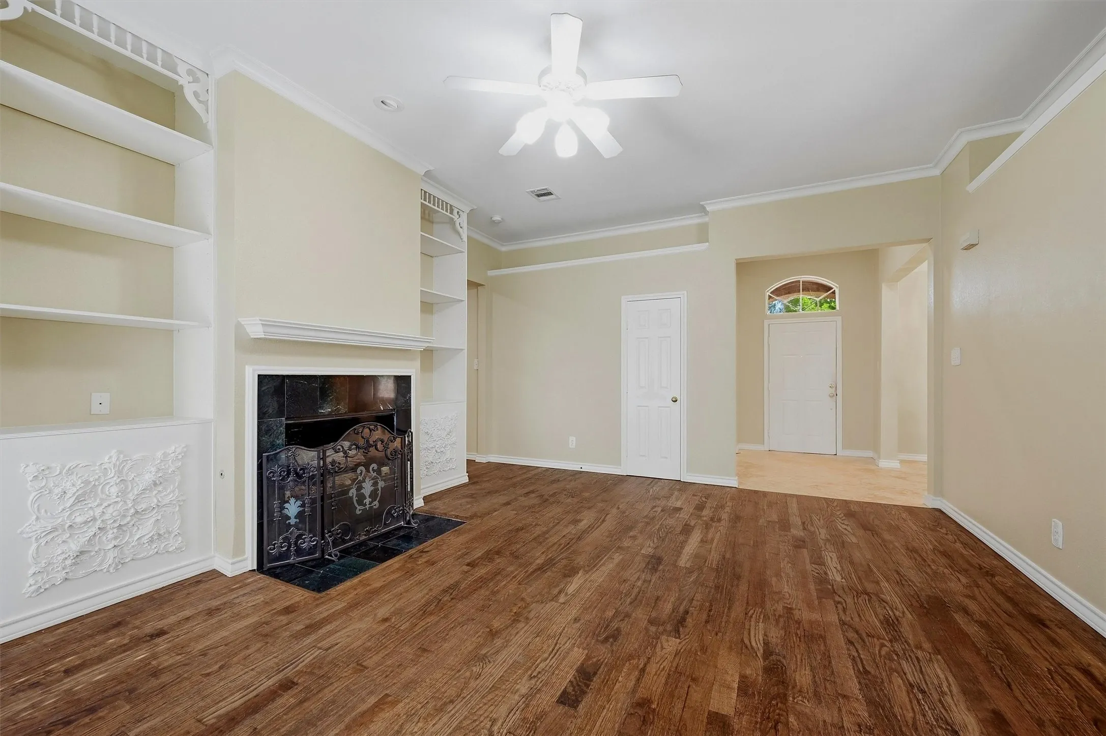 Single Family Residence For Sale in Denton County , 841 N Old Orchard Lane, Lewisville, Texas 75077, 4 Bedroom, 2 Bathroom, 2 Garage spaces, 1,811 Sqft, built in 1993, mls#21386267, Real Estate Agent in Lewisville, Homes For Sale in Denton county, Homes For Sale in Lewisville, Realtor in Lewisville Texas, Real Estate Brokerage Independent Realty Texas, Luminita Cordes Realtor