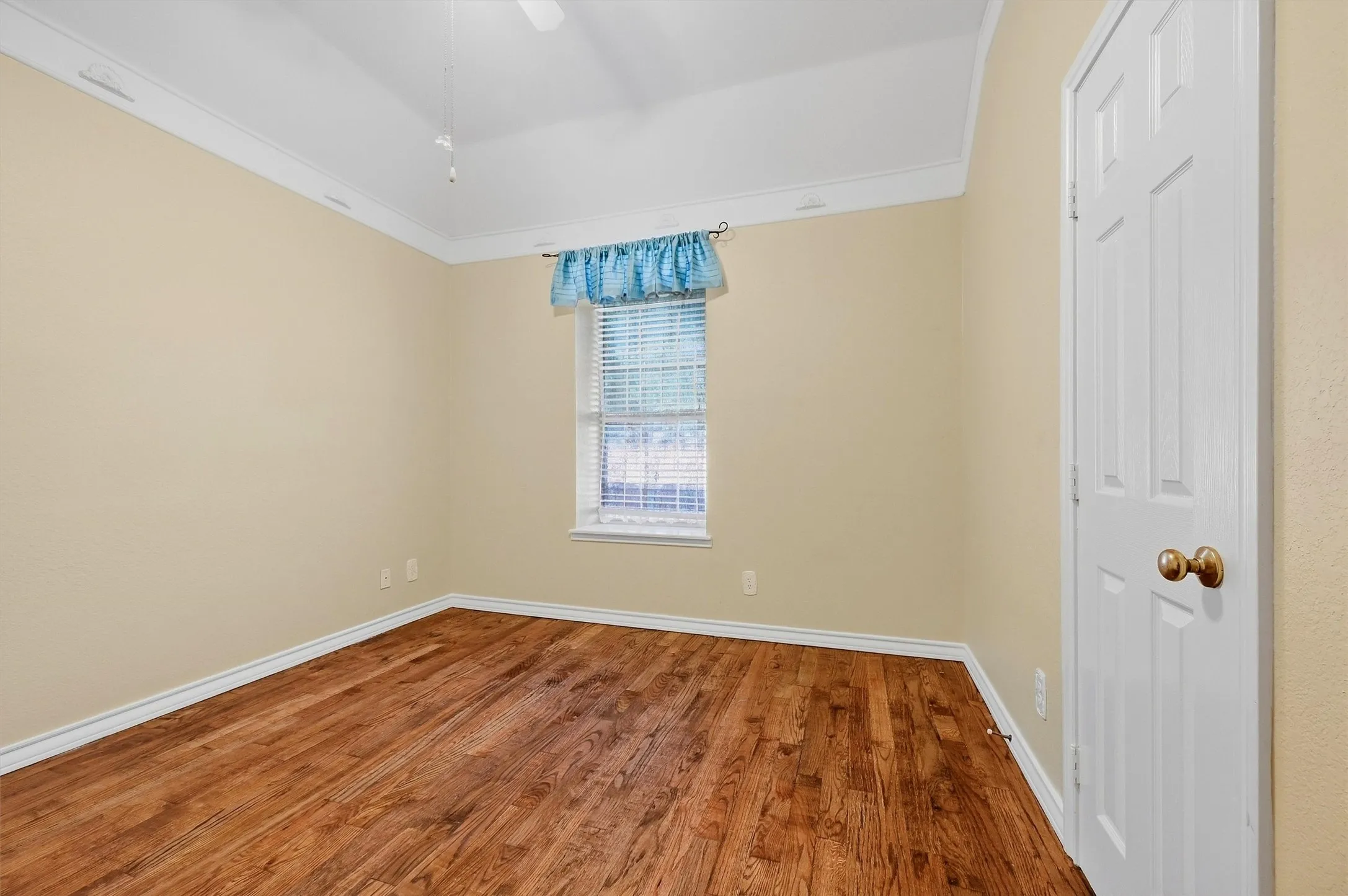 Single Family Residence For Sale in Denton County , 841 N Old Orchard Lane, Lewisville, Texas 75077, 4 Bedroom, 2 Bathroom, 2 Garage spaces, 1,811 Sqft, built in 1993, mls#21386267, Real Estate Agent in Lewisville, Homes For Sale in Denton county, Homes For Sale in Lewisville, Realtor in Lewisville Texas, Real Estate Brokerage Independent Realty Texas, Luminita Cordes Realtor