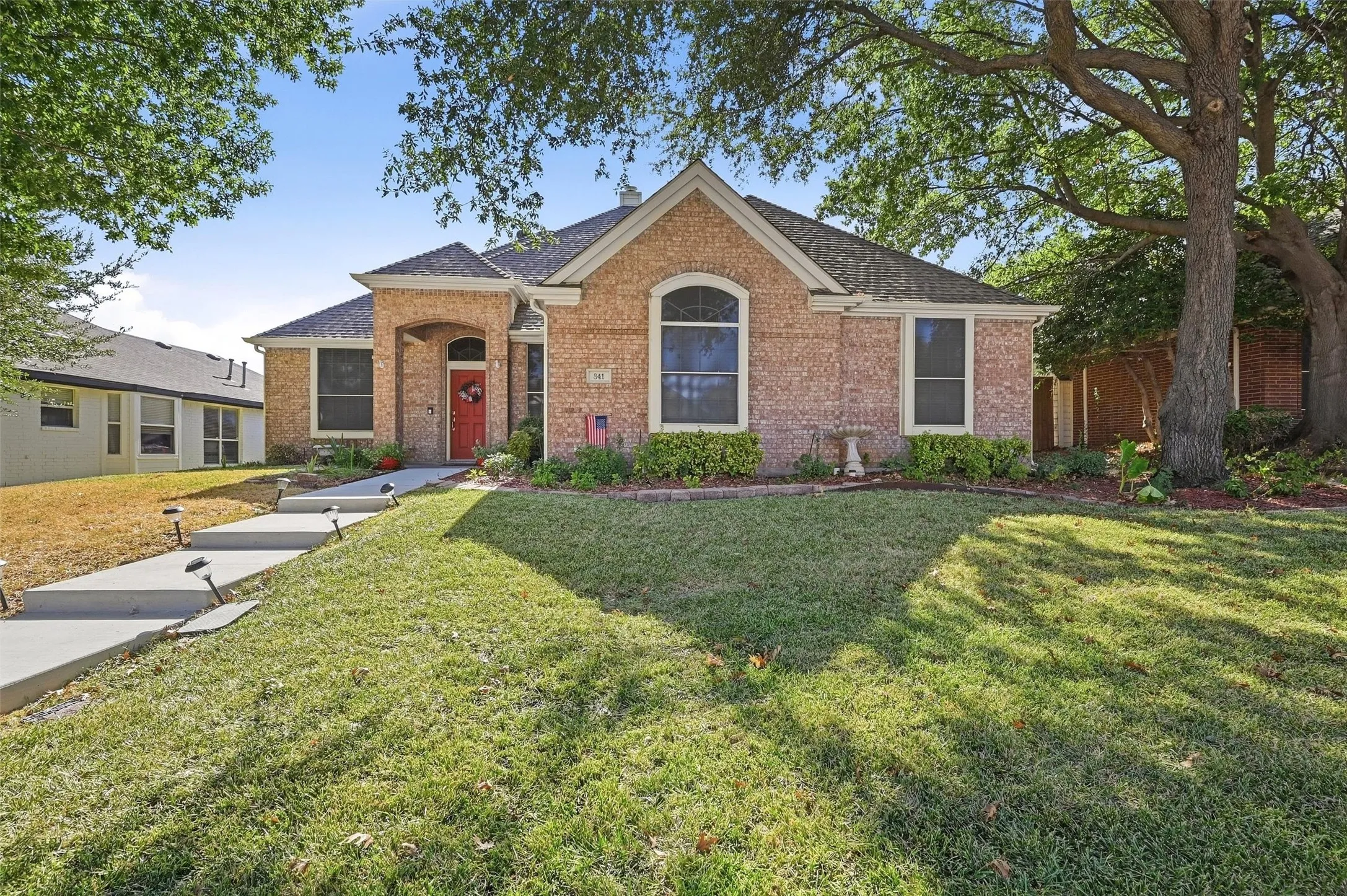 Single Family Residence For Sale in Denton County , 841 N Old Orchard Lane, Lewisville, Texas 75077, 4 Bedroom, 2 Bathroom, 2 Garage spaces, 1,811 Sqft, built in 1993, mls#21386267, Real Estate Agent in Lewisville, Homes For Sale in Denton county, Homes For Sale in Lewisville, Realtor in Lewisville Texas, Real Estate Brokerage Independent Realty Texas, Luminita Cordes Realtor