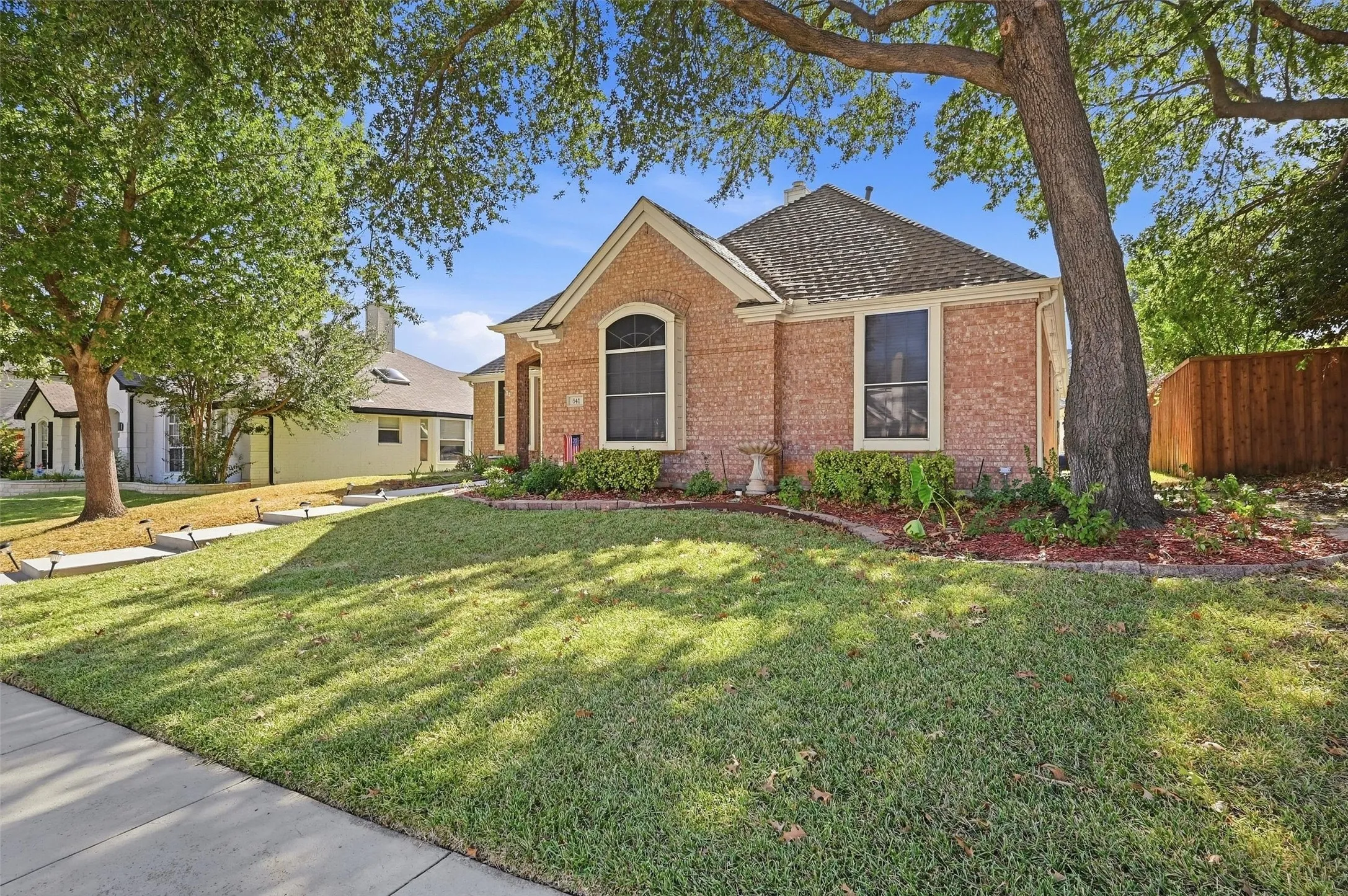 Single Family Residence For Sale in Denton County , 841 N Old Orchard Lane, Lewisville, Texas 75077, 4 Bedroom, 2 Bathroom, 2 Garage spaces, 1,811 Sqft, built in 1993, mls#21386267, Real Estate Agent in Lewisville, Homes For Sale in Denton county, Homes For Sale in Lewisville, Realtor in Lewisville Texas, Real Estate Brokerage Independent Realty Texas, Luminita Cordes Realtor