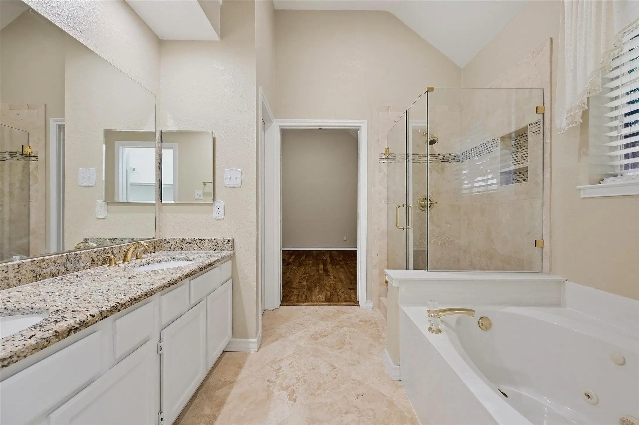 Single Family Residence For Sale in Denton County , 841 N Old Orchard Lane, Lewisville, Texas 75077, 4 Bedroom, 2 Bathroom, 2 Garage spaces, 1,811 Sqft, built in 1993, mls#21386267, Real Estate Agent in Lewisville, Homes For Sale in Denton county, Homes For Sale in Lewisville, Realtor in Lewisville Texas, Real Estate Brokerage Independent Realty Texas, Luminita Cordes Realtor