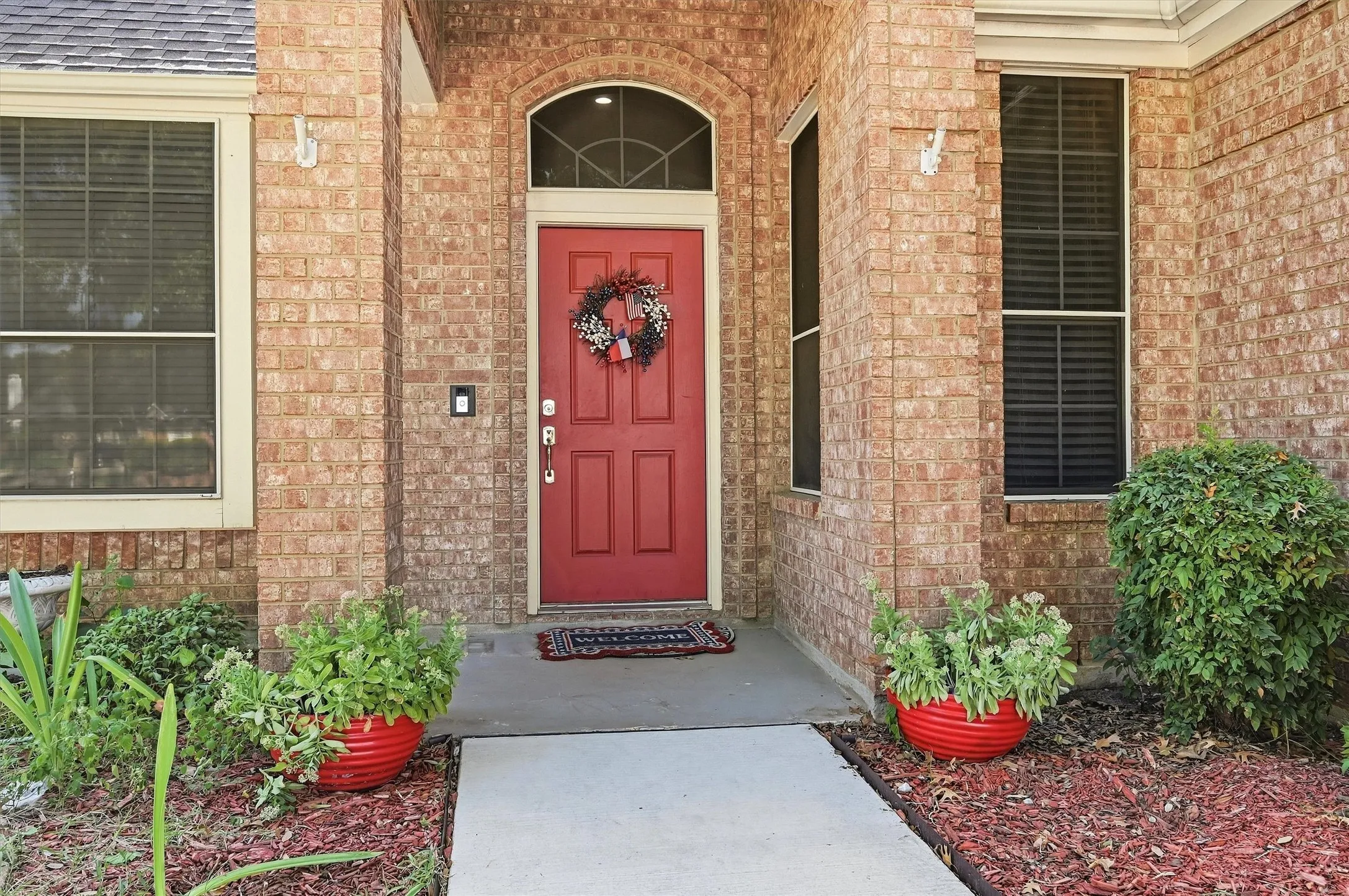 Single Family Residence For Sale in Denton County , 841 N Old Orchard Lane, Lewisville, Texas 75077, 4 Bedroom, 2 Bathroom, 2 Garage spaces, 1,811 Sqft, built in 1993, mls#21386267, Real Estate Agent in Lewisville, Homes For Sale in Denton county, Homes For Sale in Lewisville, Realtor in Lewisville Texas, Real Estate Brokerage Independent Realty Texas, Luminita Cordes Realtor