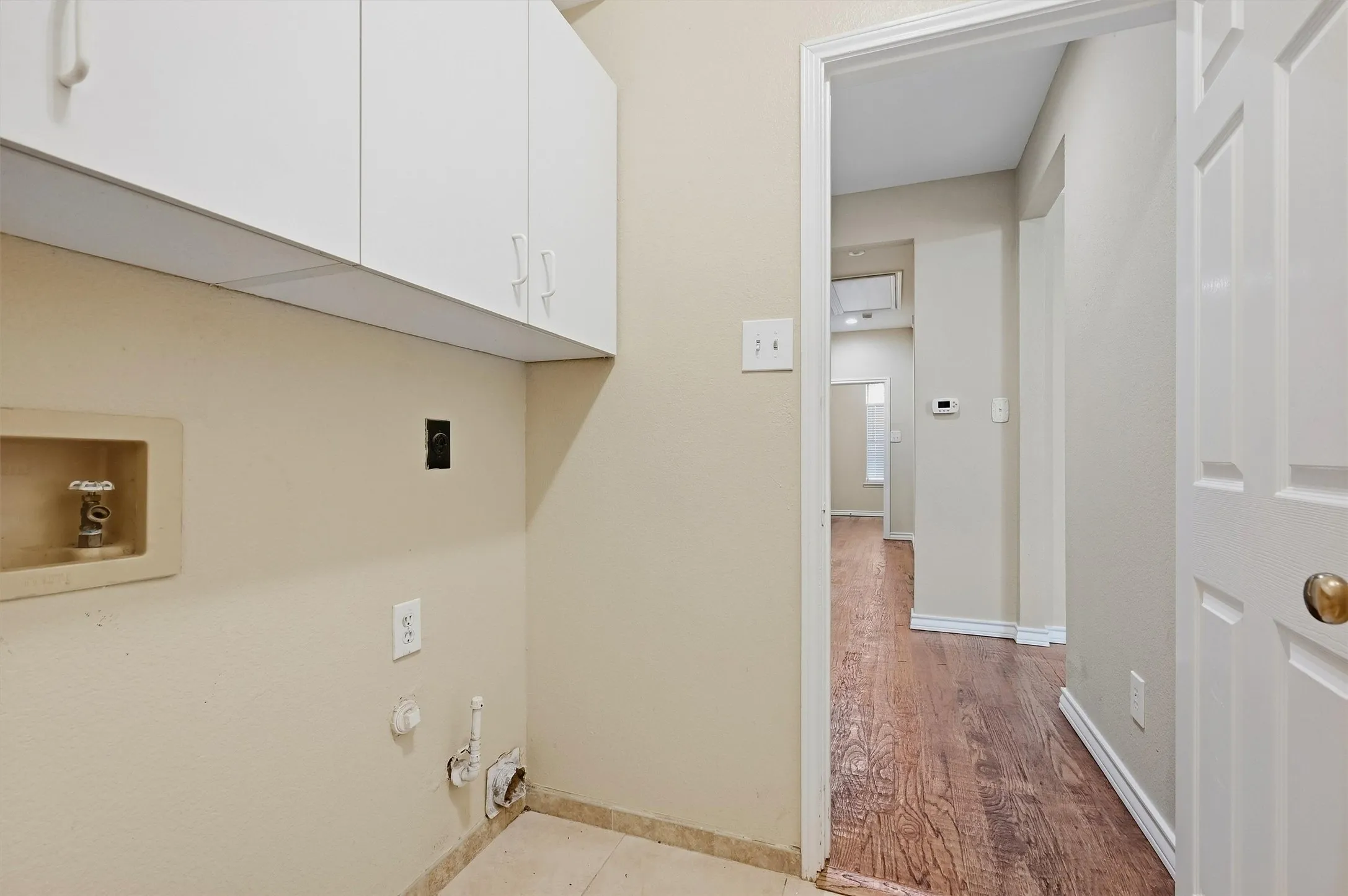 Single Family Residence For Sale in Denton County , 841 N Old Orchard Lane, Lewisville, Texas 75077, 4 Bedroom, 2 Bathroom, 2 Garage spaces, 1,811 Sqft, built in 1993, mls#21386267, Real Estate Agent in Lewisville, Homes For Sale in Denton county, Homes For Sale in Lewisville, Realtor in Lewisville Texas, Real Estate Brokerage Independent Realty Texas, Luminita Cordes Realtor