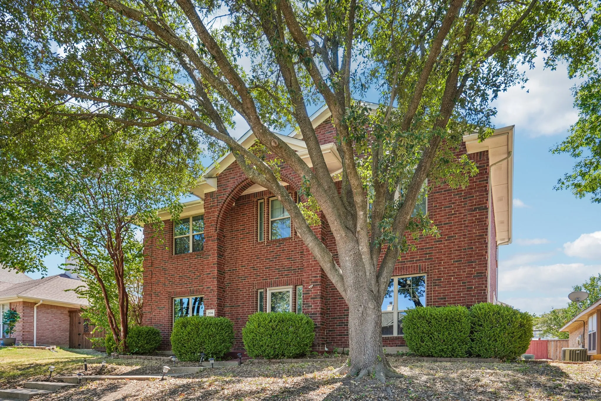 Single Family Residence For Sale in Collin County , 206 Tanglewood Drive, Wylie, Texas 75098, 4 Bedroom, 3 Bathroom, 2 Garage spaces, 2,392 Sqft, built in 1998, mls#21388411, Real Estate Agent in Wylie, Homes For Sale in Collin county, Homes For Sale in Wylie, Realtor in Wylie Texas, Real Estate Brokerage Independent Realty Texas, Luminita Cordes Realtor