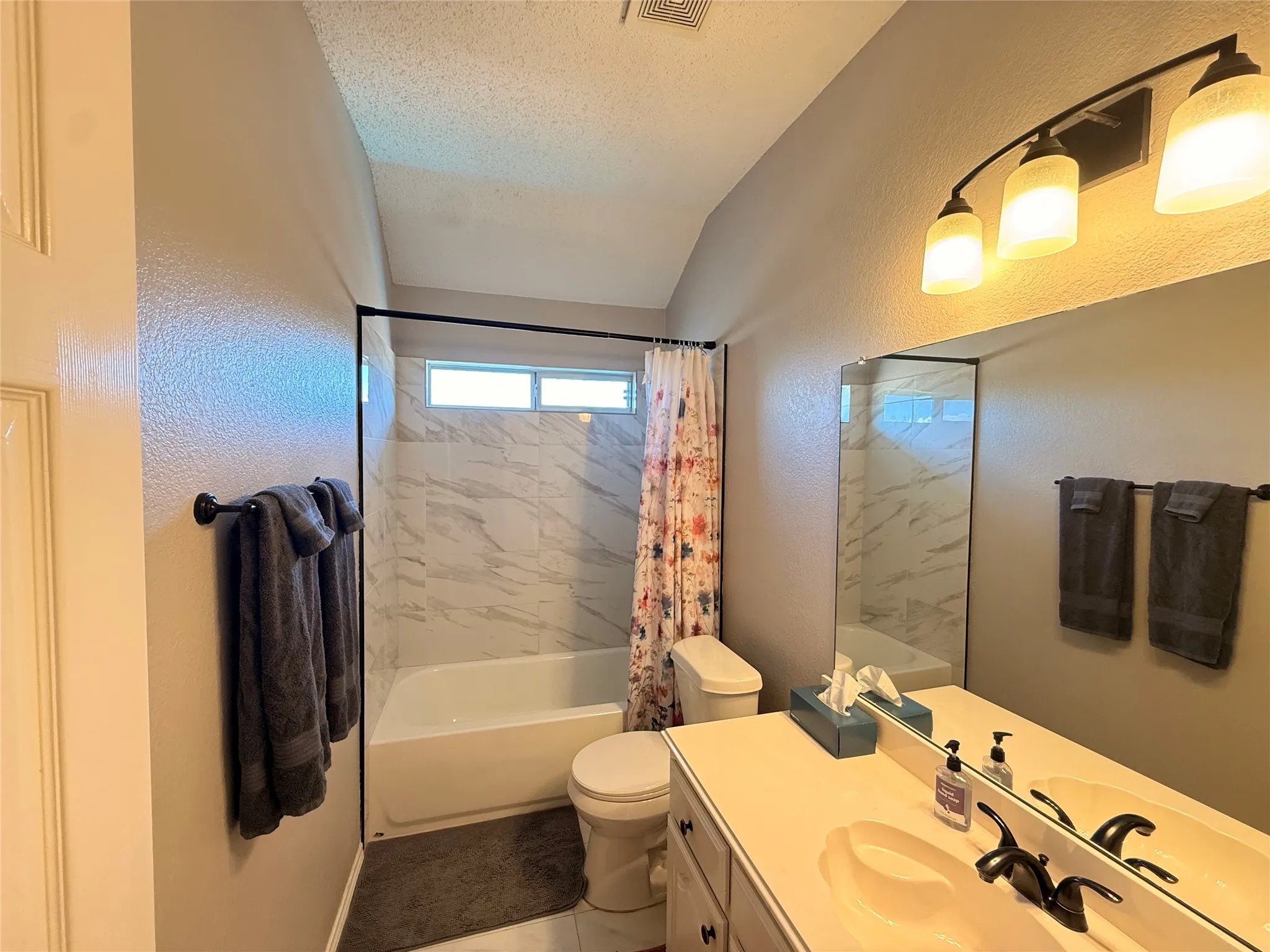 Single Family Residence For Rent in Collin County , 1421 Berkley Road, Allen, Texas 75002, 4 Bedroom, 3 Bathroom, 2 Garage spaces, 2,546 Sqft, built in 1999, mls#21386573, Real Estate Agent in Allen, Homes For Rent in Collin county, Homes For Rent in Allen, Realtor in Allen Texas, Real Estate Brokerage Independent Realty Texas, Luminita Cordes Realtor