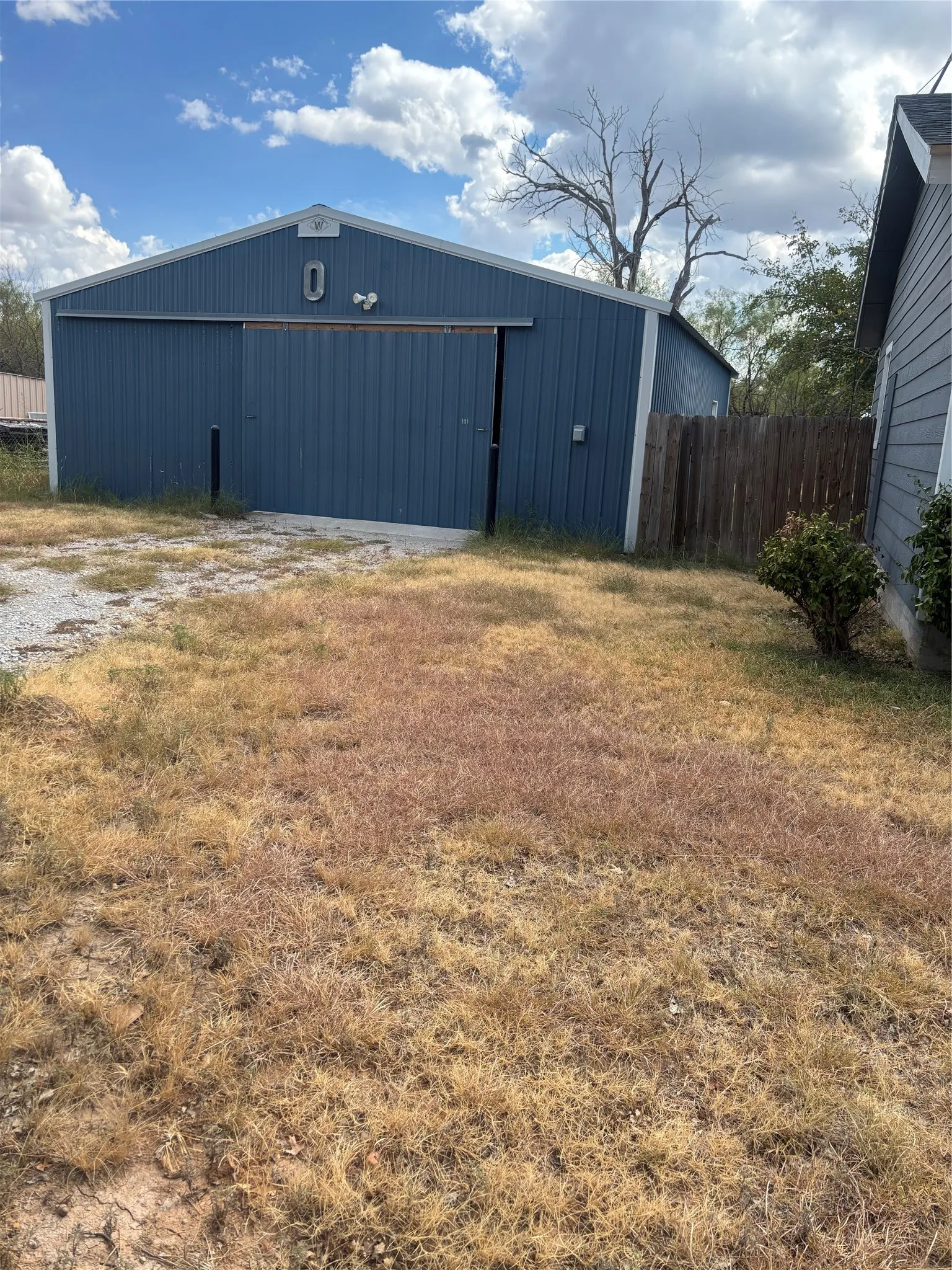 Single Family Residence For Sale in Brown County , 100 Valley Vista Street, Early, Texas 76802, 3 Bedroom, 2 Bathroom, 2 Garage spaces, 2,248 Sqft, built in 1985, mls#21389318, Real Estate Agent in Early, Homes For Sale in Brown county, Homes For Sale in Early, Realtor in Early Texas, Real Estate Brokerage Independent Realty Texas, Luminita Cordes Realtor