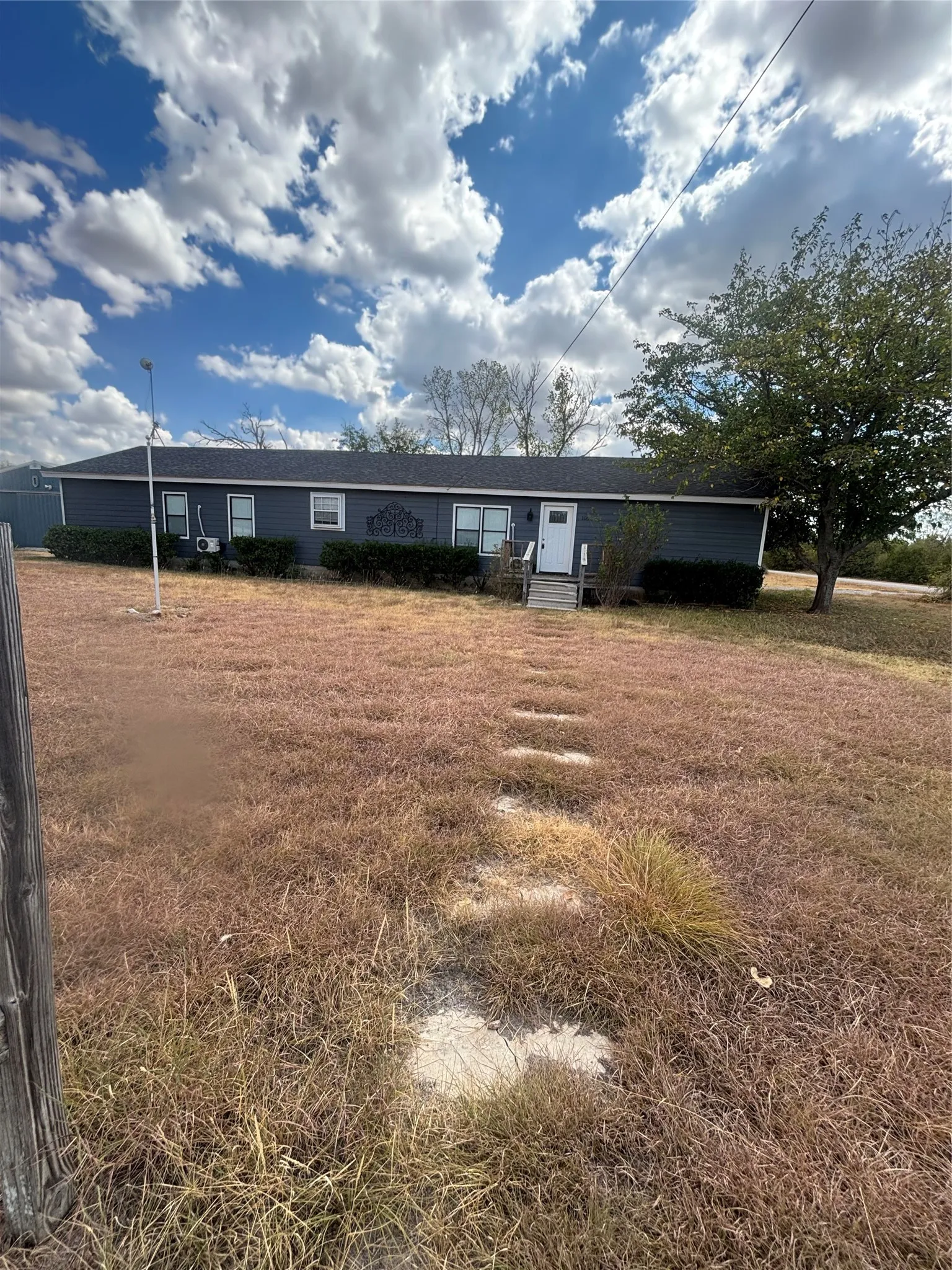 Single Family Residence For Sale in Brown County , 100 Valley Vista Street, Early, Texas 76802, 3 Bedroom, 2 Bathroom, 2 Garage spaces, 2,248 Sqft, built in 1985, mls#21389318, Real Estate Agent in Early, Homes For Sale in Brown county, Homes For Sale in Early, Realtor in Early Texas, Real Estate Brokerage Independent Realty Texas, Luminita Cordes Realtor