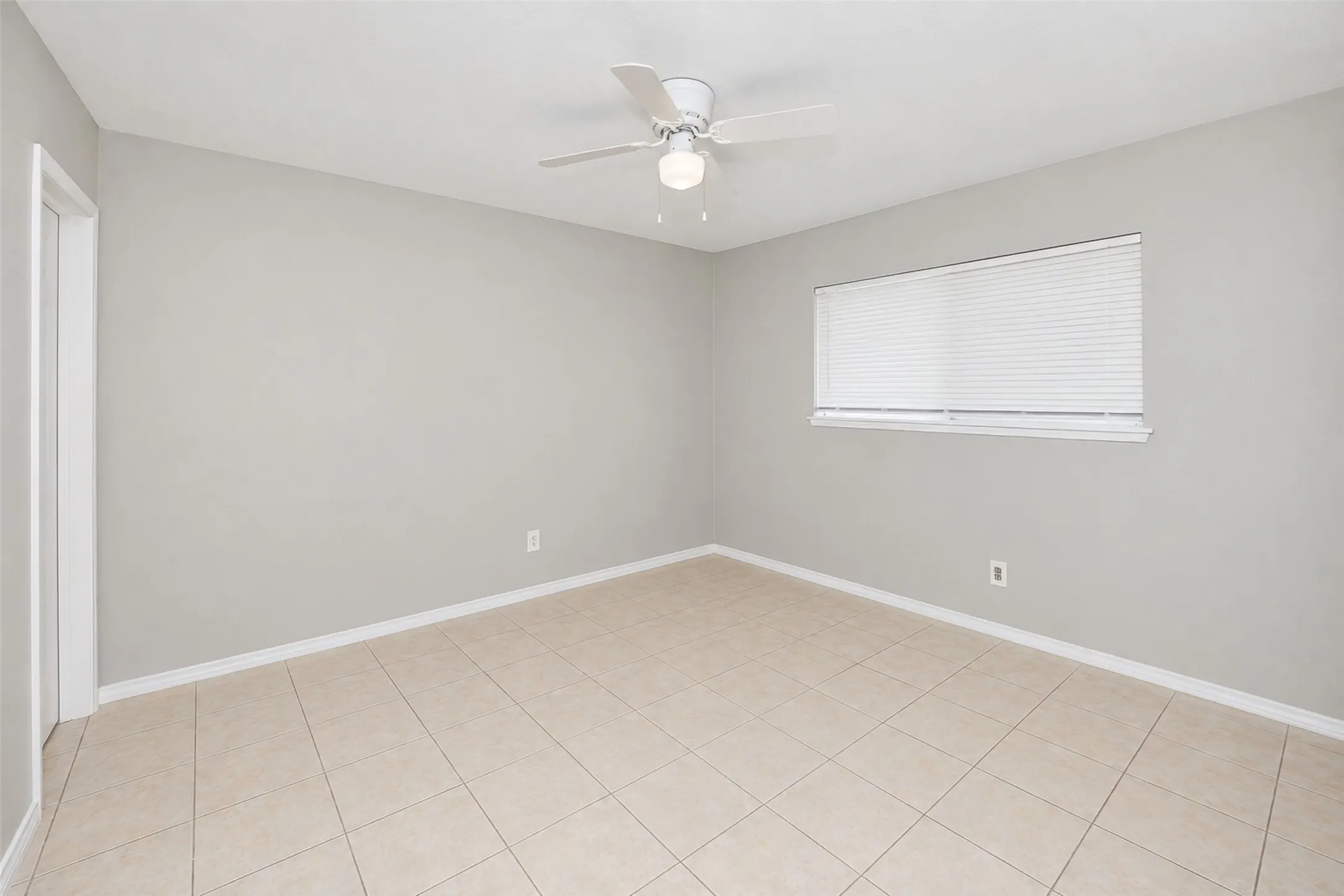 Single Family Residence For Rent in Collin County , 1204 W Spring Creek Parkway, Plano, Texas 75023, 3 Bedroom, 2 Bathroom, 2 Garage spaces, 1,601 Sqft, built in 1975, mls#21289099, Real Estate Agent in Plano, Homes For Rent in Collin county, Homes For Rent in Plano, Realtor in Plano Texas, Real Estate Brokerage Independent Realty Texas, Luminita Cordes Realtor