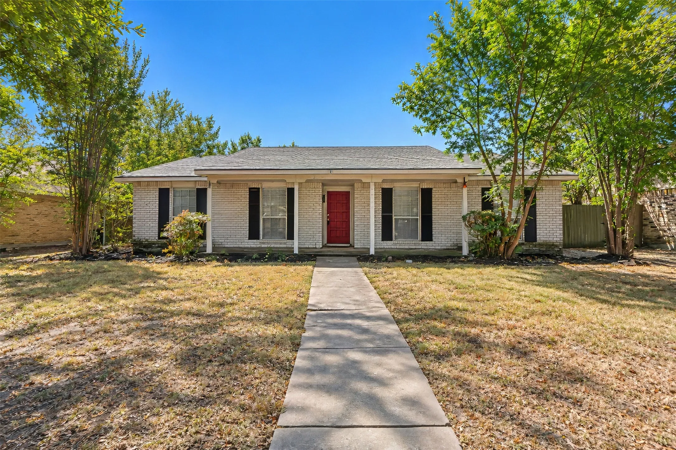 Single Family Residence For Rent in Collin County , 1204 W Spring Creek Parkway, Plano, Texas 75023, 3 Bedroom, 2 Bathroom, 2 Garage spaces, 1,601 Sqft, built in 1975, mls#21289099, Real Estate Agent in Plano, Homes For Rent in Collin county, Homes For Rent in Plano, Realtor in Plano Texas, Real Estate Brokerage Independent Realty Texas, Luminita Cordes Realtor