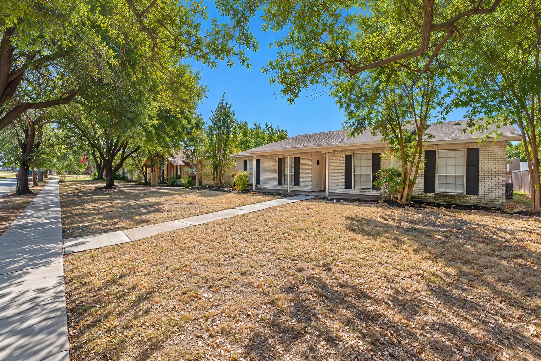 Single Family Residence For Rent in Collin County , 1204 W Spring Creek Parkway, Plano, Texas 75023, 3 Bedroom, 2 Bathroom, 2 Garage spaces, 1,601 Sqft, built in 1975, mls#21289099, Real Estate Agent in Plano, Homes For Rent in Collin county, Homes For Rent in Plano, Realtor in Plano Texas, Real Estate Brokerage Independent Realty Texas, Luminita Cordes Realtor