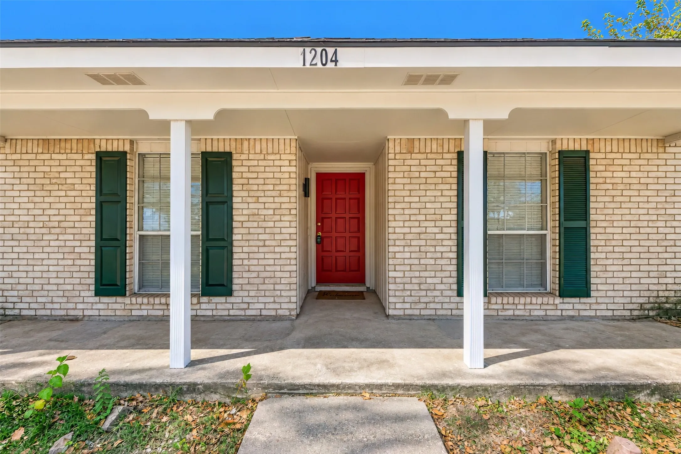 Single Family Residence For Rent in Collin County , 1204 W Spring Creek Parkway, Plano, Texas 75023, 3 Bedroom, 2 Bathroom, 2 Garage spaces, 1,601 Sqft, built in 1975, mls#21289099, Real Estate Agent in Plano, Homes For Rent in Collin county, Homes For Rent in Plano, Realtor in Plano Texas, Real Estate Brokerage Independent Realty Texas, Luminita Cordes Realtor