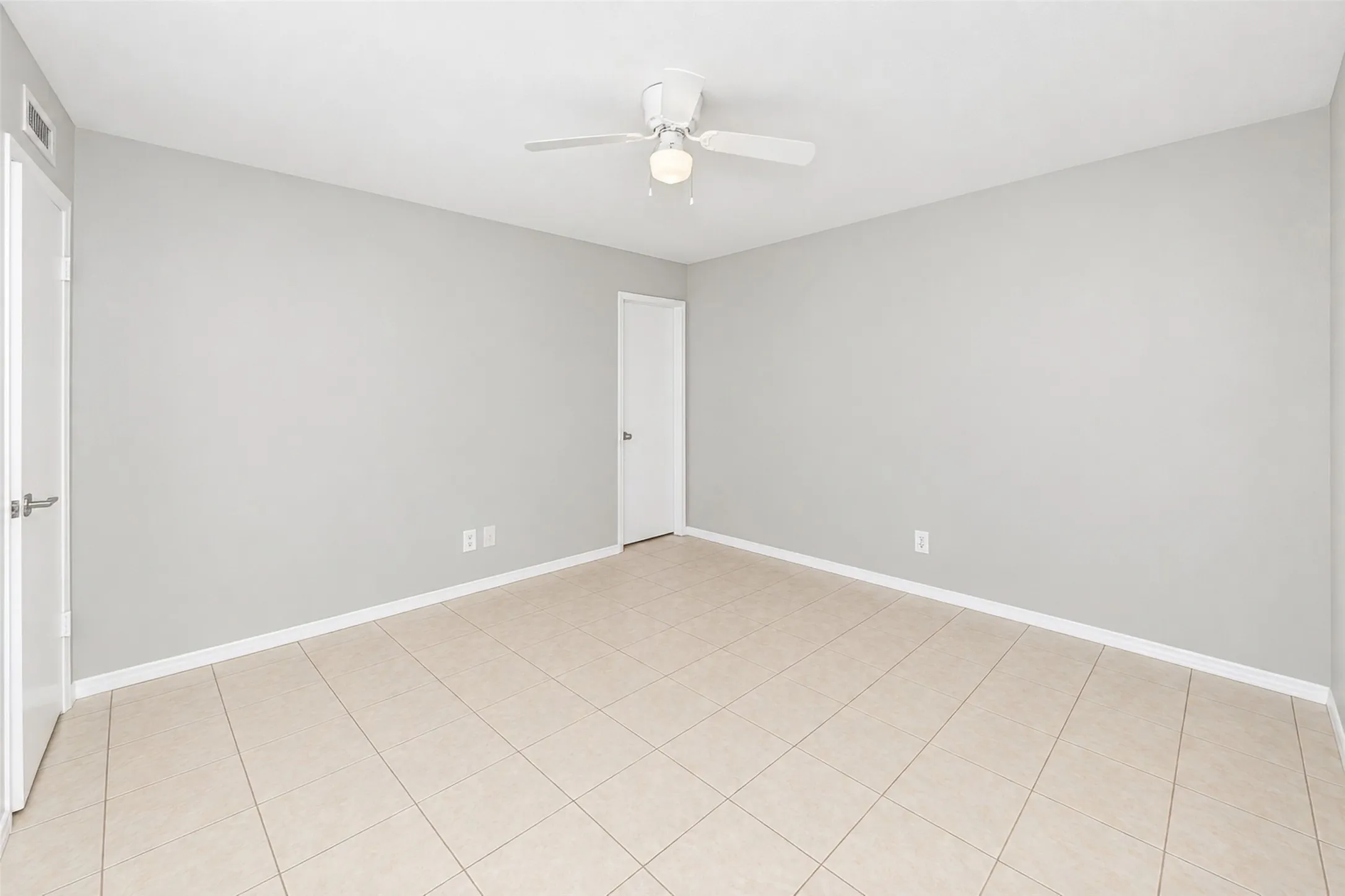 Single Family Residence For Rent in Collin County , 1204 W Spring Creek Parkway, Plano, Texas 75023, 3 Bedroom, 2 Bathroom, 2 Garage spaces, 1,601 Sqft, built in 1975, mls#21289099, Real Estate Agent in Plano, Homes For Rent in Collin county, Homes For Rent in Plano, Realtor in Plano Texas, Real Estate Brokerage Independent Realty Texas, Luminita Cordes Realtor