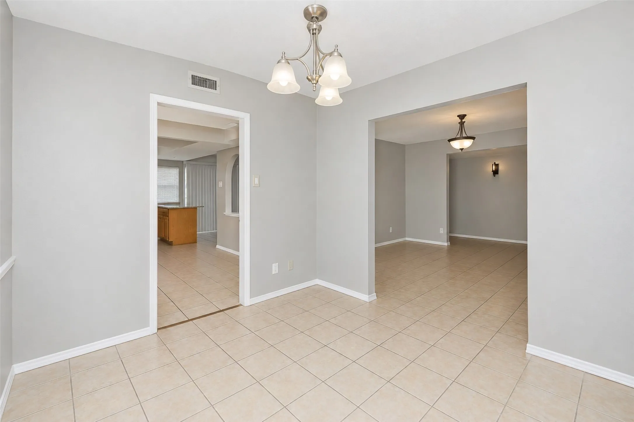 Single Family Residence For Rent in Collin County , 1204 W Spring Creek Parkway, Plano, Texas 75023, 3 Bedroom, 2 Bathroom, 2 Garage spaces, 1,601 Sqft, built in 1975, mls#21289099, Real Estate Agent in Plano, Homes For Rent in Collin county, Homes For Rent in Plano, Realtor in Plano Texas, Real Estate Brokerage Independent Realty Texas, Luminita Cordes Realtor