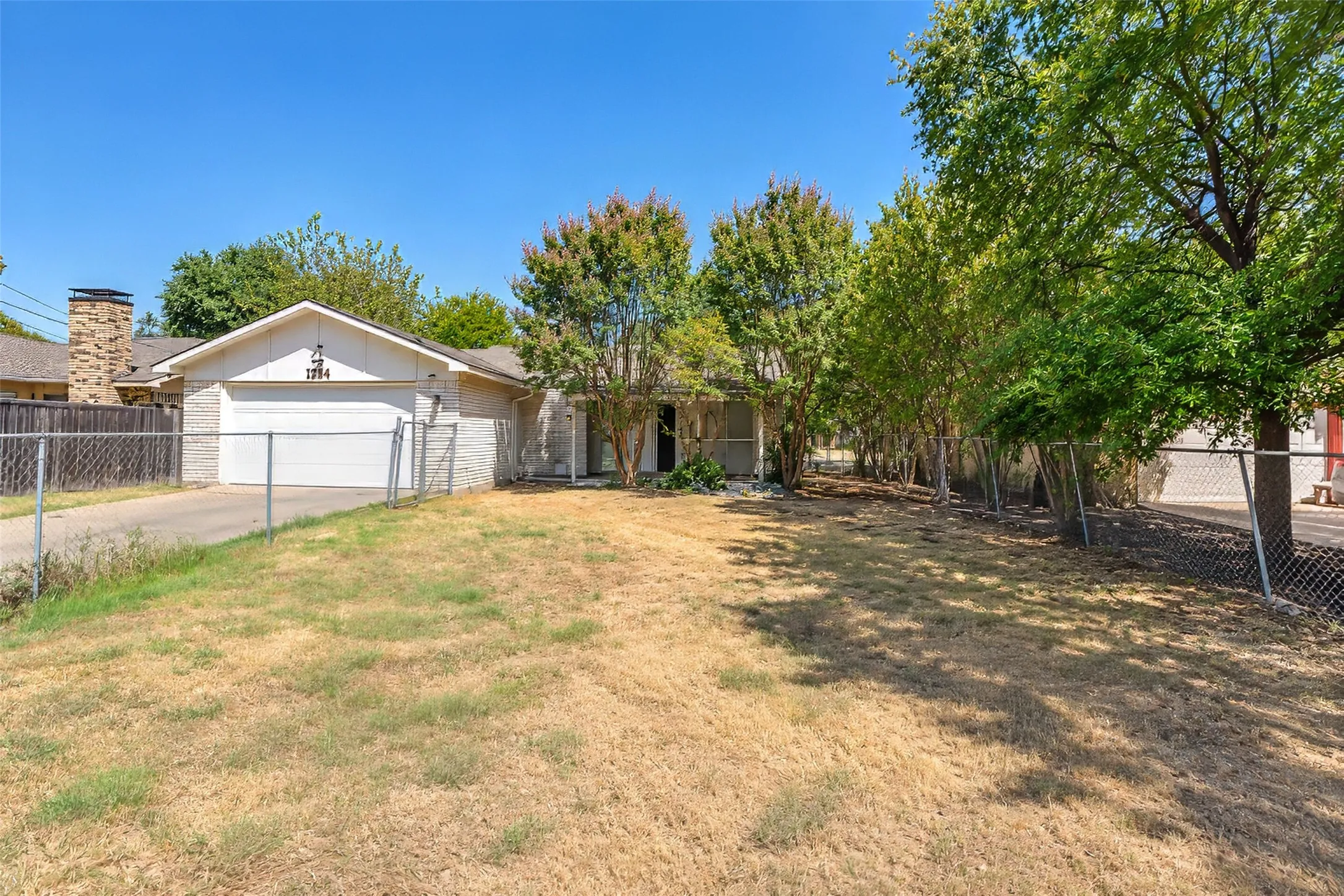 Single Family Residence For Rent in Collin County , 1204 W Spring Creek Parkway, Plano, Texas 75023, 3 Bedroom, 2 Bathroom, 2 Garage spaces, 1,601 Sqft, built in 1975, mls#21289099, Real Estate Agent in Plano, Homes For Rent in Collin county, Homes For Rent in Plano, Realtor in Plano Texas, Real Estate Brokerage Independent Realty Texas, Luminita Cordes Realtor