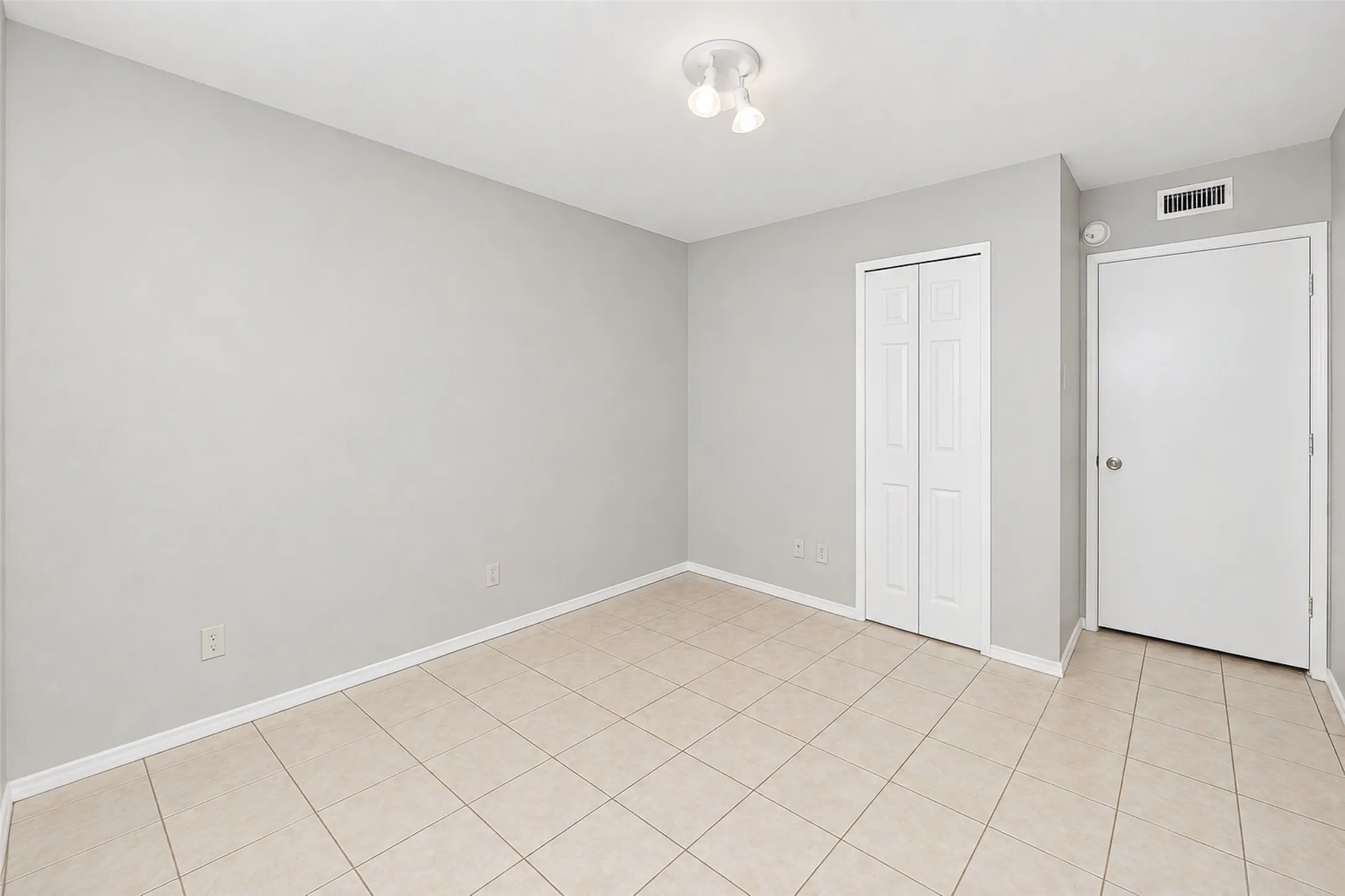 Single Family Residence For Rent in Collin County , 1204 W Spring Creek Parkway, Plano, Texas 75023, 3 Bedroom, 2 Bathroom, 2 Garage spaces, 1,601 Sqft, built in 1975, mls#21289099, Real Estate Agent in Plano, Homes For Rent in Collin county, Homes For Rent in Plano, Realtor in Plano Texas, Real Estate Brokerage Independent Realty Texas, Luminita Cordes Realtor