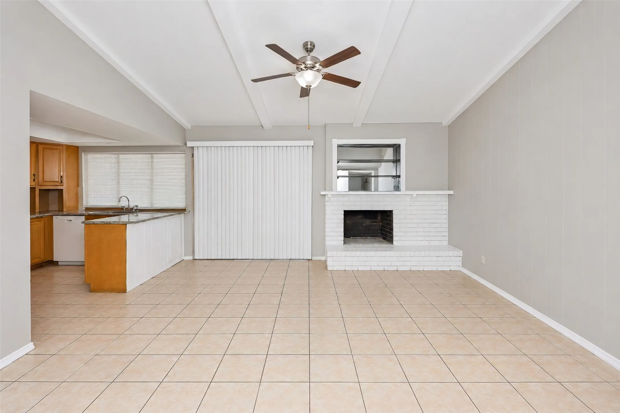 Single Family Residence For Rent in Collin County , 1204 W Spring Creek Parkway, Plano, Texas 75023, 3 Bedroom, 2 Bathroom, 2 Garage spaces, 1,601 Sqft, built in 1975, mls#21289099, Real Estate Agent in Plano, Homes For Rent in Collin county, Homes For Rent in Plano, Realtor in Plano Texas, Real Estate Brokerage Independent Realty Texas, Luminita Cordes Realtor