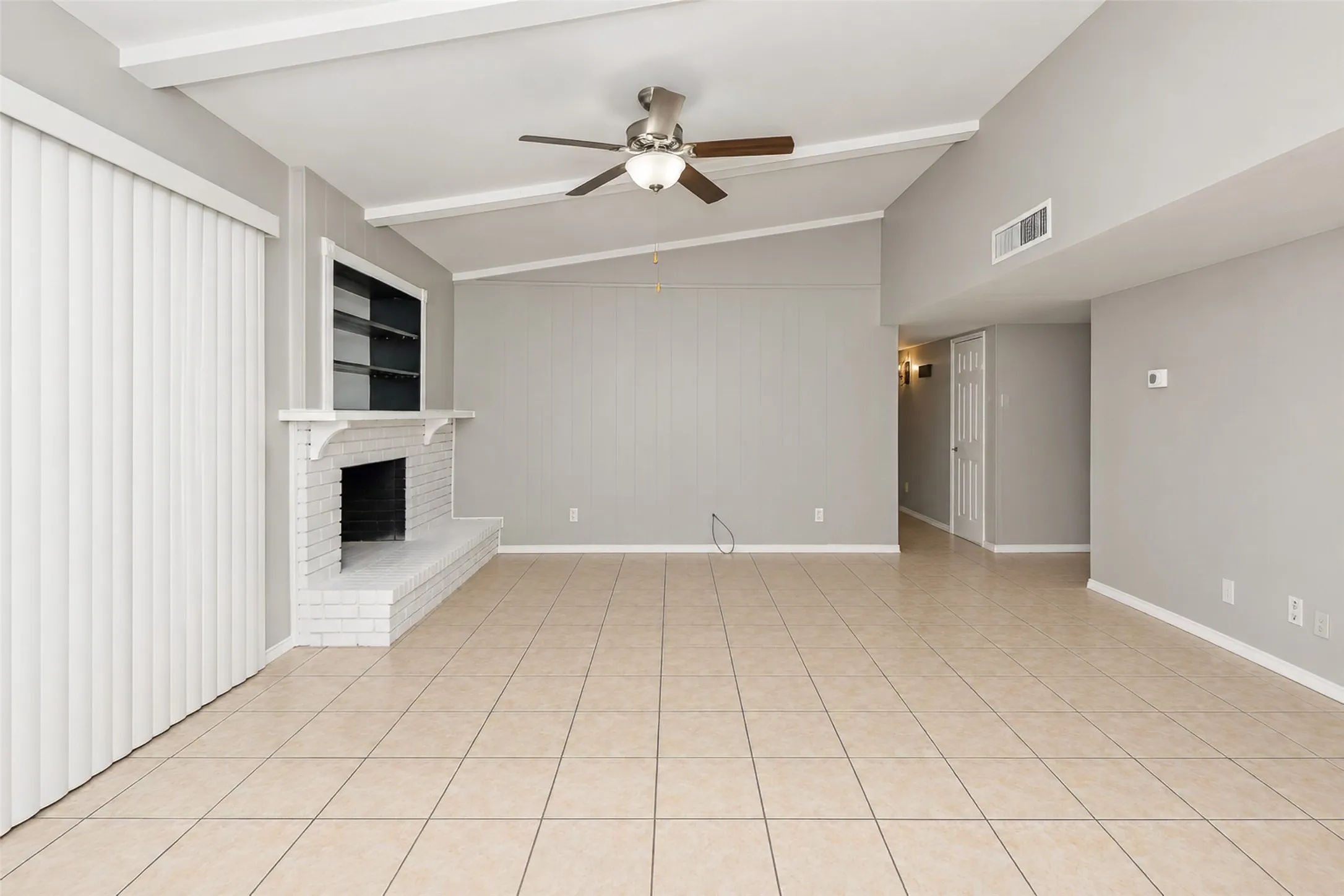 Single Family Residence For Rent in Collin County , 1204 W Spring Creek Parkway, Plano, Texas 75023, 3 Bedroom, 2 Bathroom, 2 Garage spaces, 1,601 Sqft, built in 1975, mls#21289099, Real Estate Agent in Plano, Homes For Rent in Collin county, Homes For Rent in Plano, Realtor in Plano Texas, Real Estate Brokerage Independent Realty Texas, Luminita Cordes Realtor