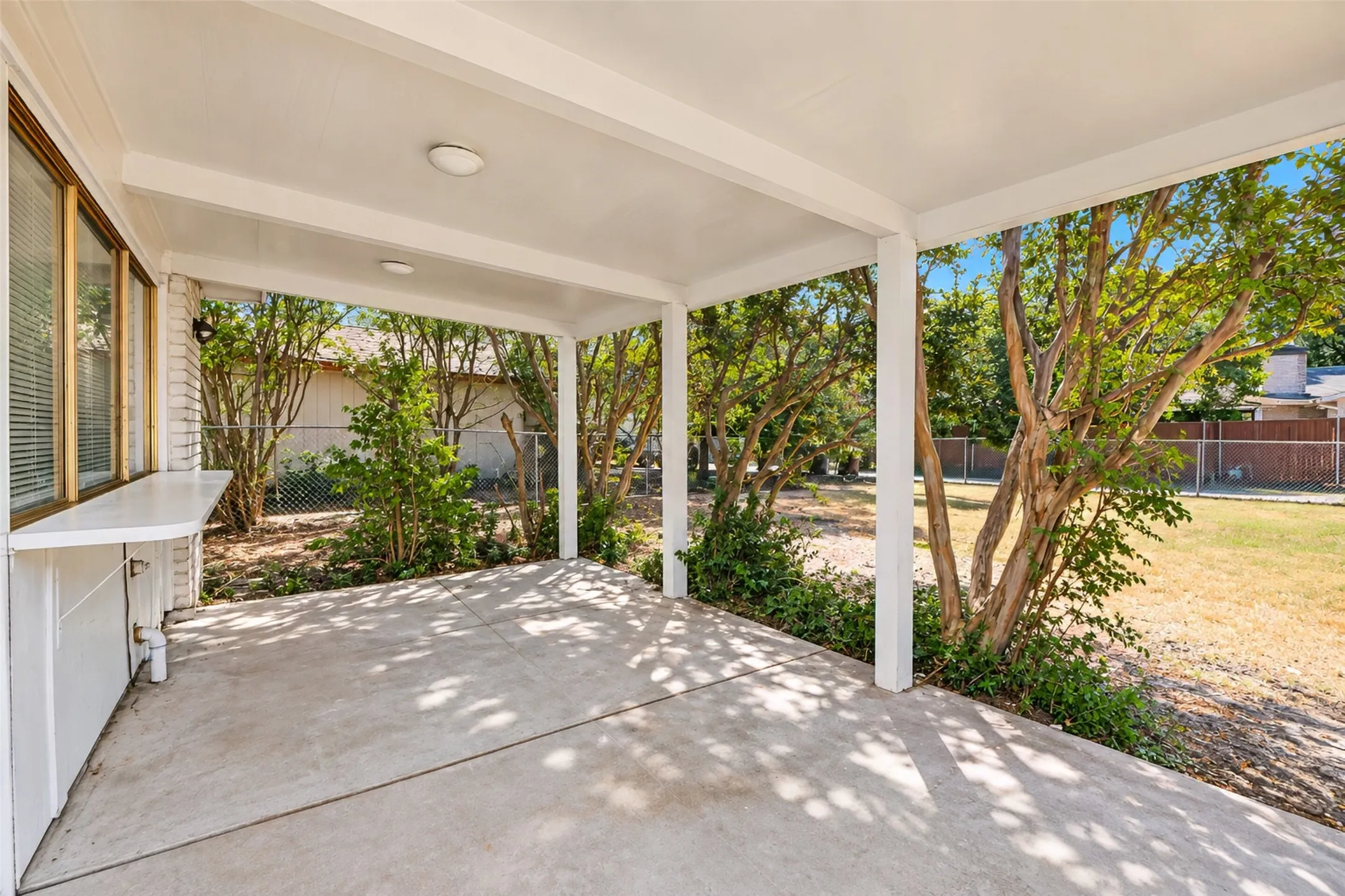 Single Family Residence For Rent in Collin County , 1204 W Spring Creek Parkway, Plano, Texas 75023, 3 Bedroom, 2 Bathroom, 2 Garage spaces, 1,601 Sqft, built in 1975, mls#21289099, Real Estate Agent in Plano, Homes For Rent in Collin county, Homes For Rent in Plano, Realtor in Plano Texas, Real Estate Brokerage Independent Realty Texas, Luminita Cordes Realtor