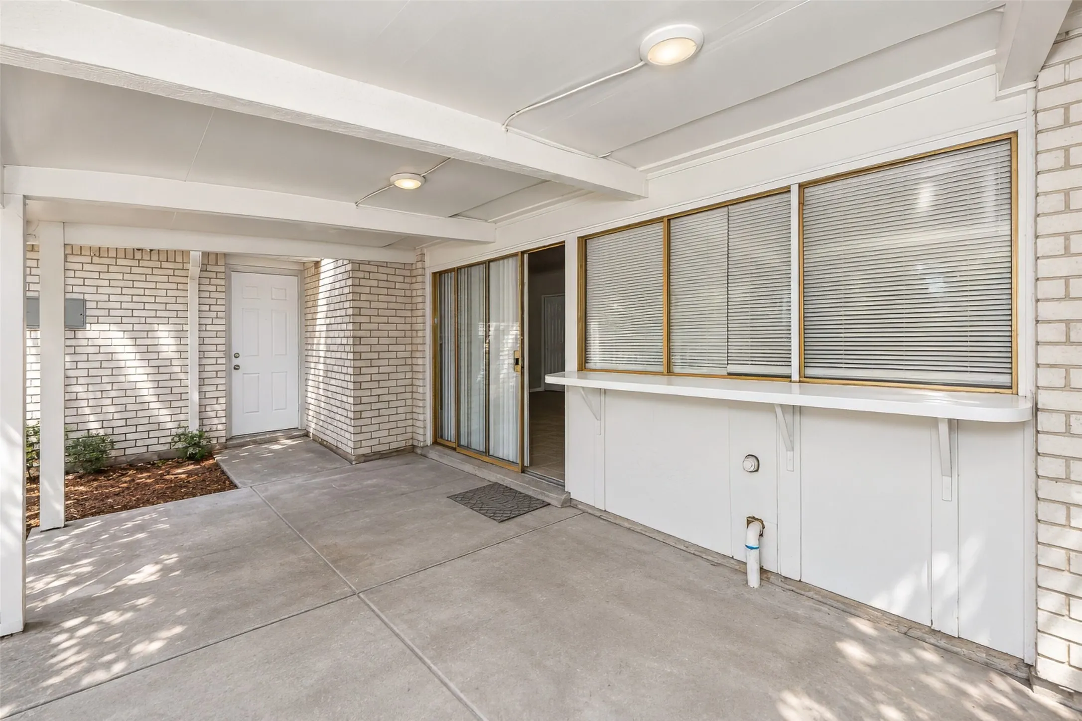 Single Family Residence For Rent in Collin County , 1204 W Spring Creek Parkway, Plano, Texas 75023, 3 Bedroom, 2 Bathroom, 2 Garage spaces, 1,601 Sqft, built in 1975, mls#21289099, Real Estate Agent in Plano, Homes For Rent in Collin county, Homes For Rent in Plano, Realtor in Plano Texas, Real Estate Brokerage Independent Realty Texas, Luminita Cordes Realtor
