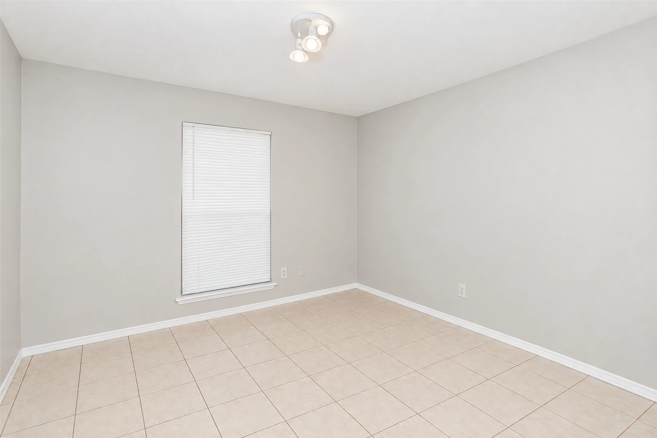 Single Family Residence For Rent in Collin County , 1204 W Spring Creek Parkway, Plano, Texas 75023, 3 Bedroom, 2 Bathroom, 2 Garage spaces, 1,601 Sqft, built in 1975, mls#21289099, Real Estate Agent in Plano, Homes For Rent in Collin county, Homes For Rent in Plano, Realtor in Plano Texas, Real Estate Brokerage Independent Realty Texas, Luminita Cordes Realtor