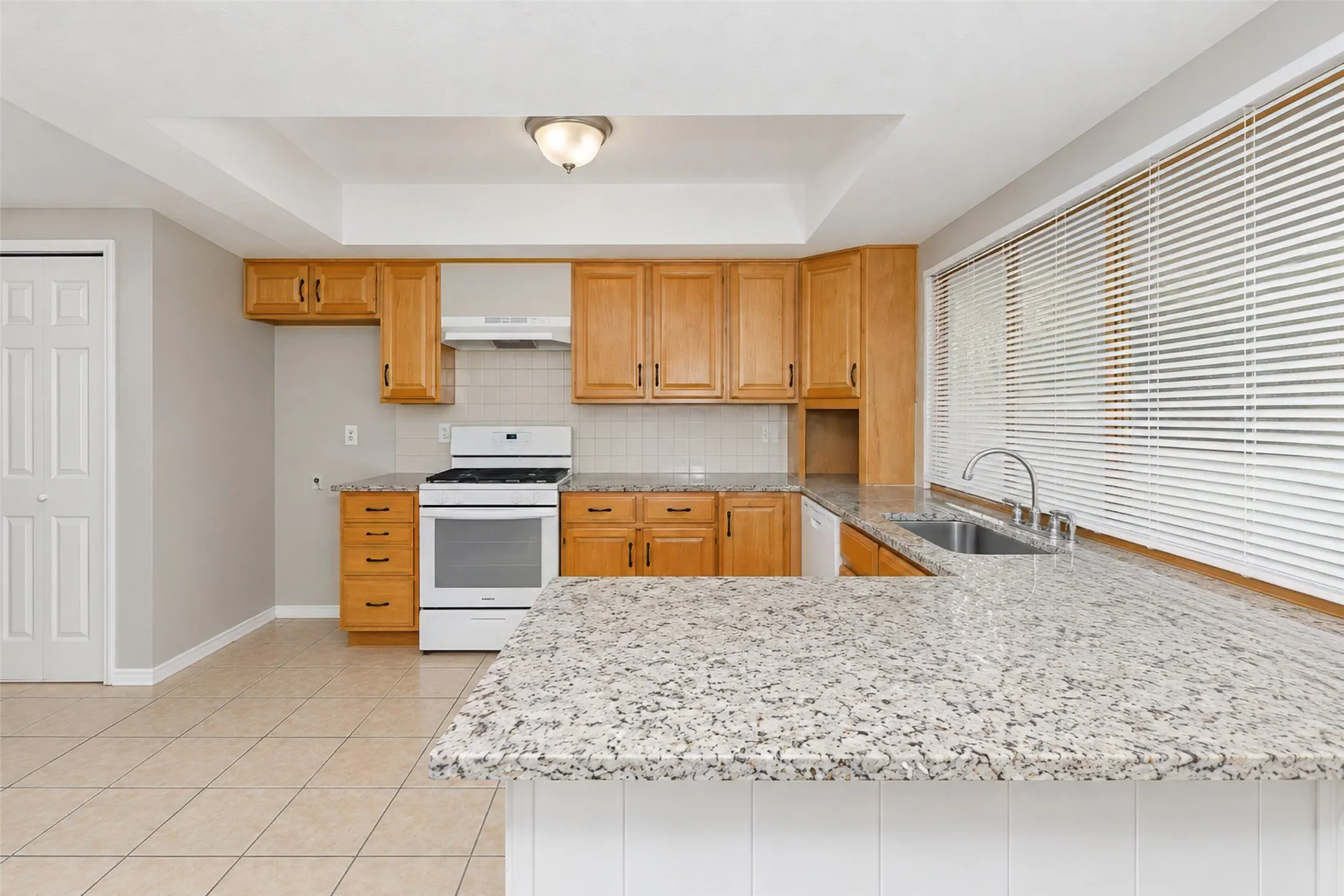 Single Family Residence For Rent in Collin County , 1204 W Spring Creek Parkway, Plano, Texas 75023, 3 Bedroom, 2 Bathroom, 2 Garage spaces, 1,601 Sqft, built in 1975, mls#21289099, Real Estate Agent in Plano, Homes For Rent in Collin county, Homes For Rent in Plano, Realtor in Plano Texas, Real Estate Brokerage Independent Realty Texas, Luminita Cordes Realtor