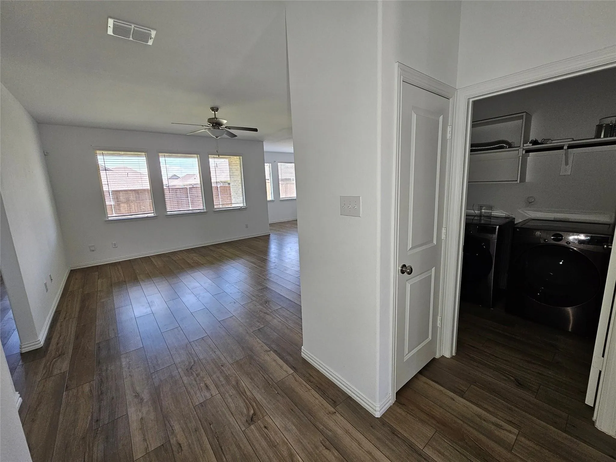 Single Family Residence For Sale in Denton County , 512 Chip Street, Little Elm, Texas 75068, 3 Bedroom, 2 Bathroom, 2 Garage spaces, 1,630 Sqft, built in 2022, mls#21386790, Real Estate Agent in Little Elm, Homes For Sale in Denton county, Homes For Sale in Little Elm, Realtor in Little Elm Texas, Real Estate Brokerage Independent Realty Texas, Luminita Cordes Realtor
