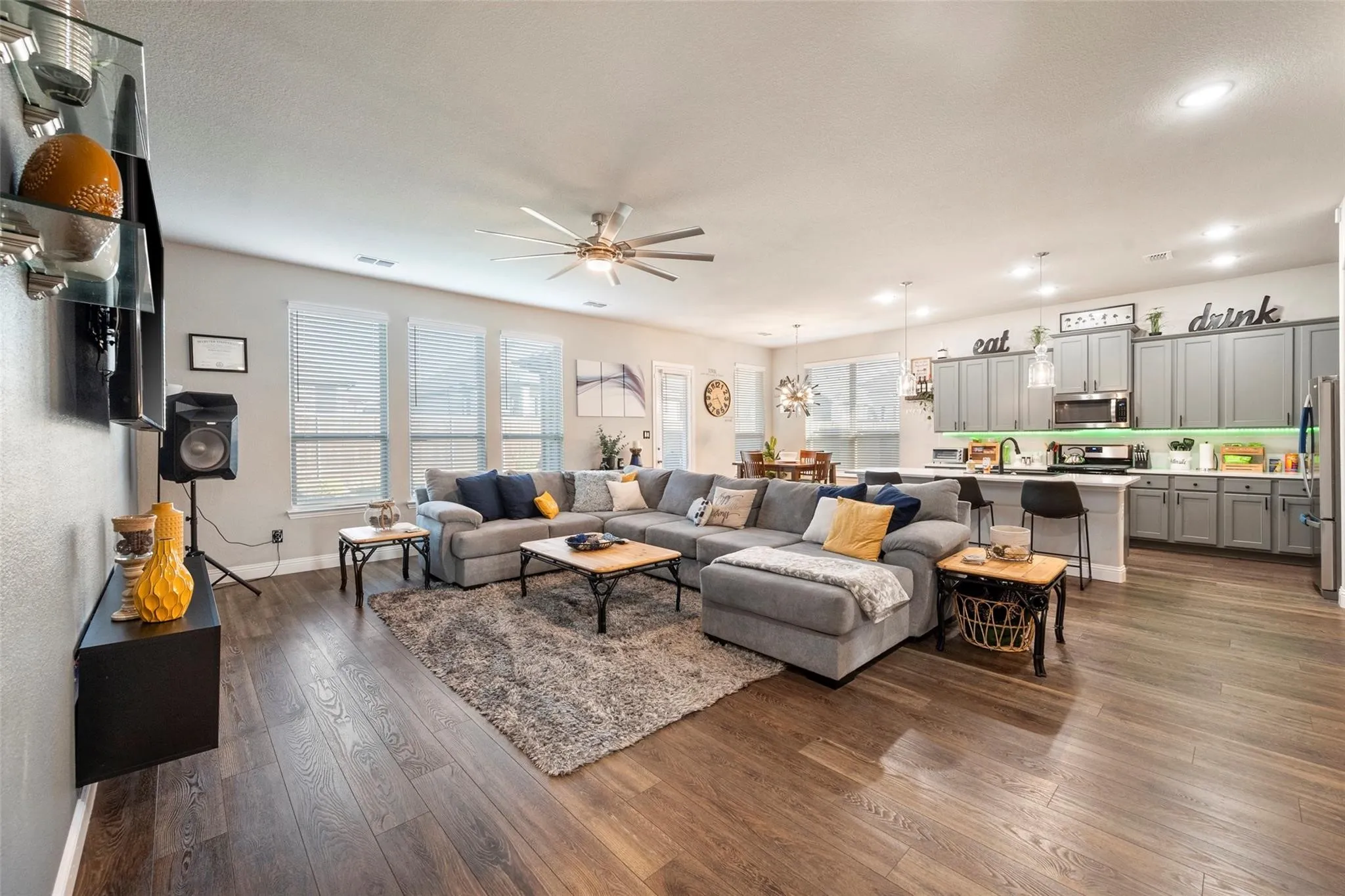 Single Family Residence For Sale in Tarrant County , 7224 Fallen Crest Lane, Arlington, Texas 76001, 4 Bedroom, 4 Bathroom, 2 Garage spaces, 2,680 Sqft, built in 2020, mls#21389326, Real Estate Agent in Arlington, Homes For Sale in Tarrant county, Homes For Sale in Arlington, Realtor in Arlington Texas, Real Estate Brokerage Independent Realty Texas, Luminita Cordes Realtor