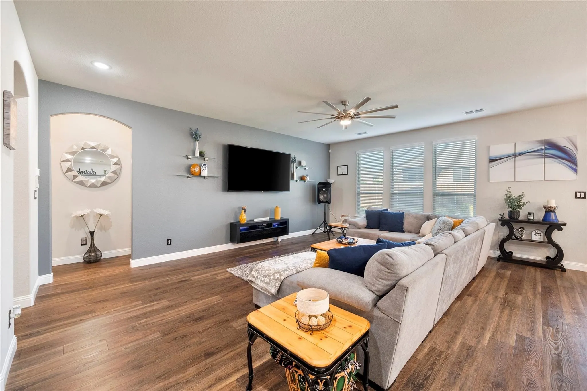 Single Family Residence For Sale in Tarrant County , 7224 Fallen Crest Lane, Arlington, Texas 76001, 4 Bedroom, 4 Bathroom, 2 Garage spaces, 2,680 Sqft, built in 2020, mls#21389326, Real Estate Agent in Arlington, Homes For Sale in Tarrant county, Homes For Sale in Arlington, Realtor in Arlington Texas, Real Estate Brokerage Independent Realty Texas, Luminita Cordes Realtor