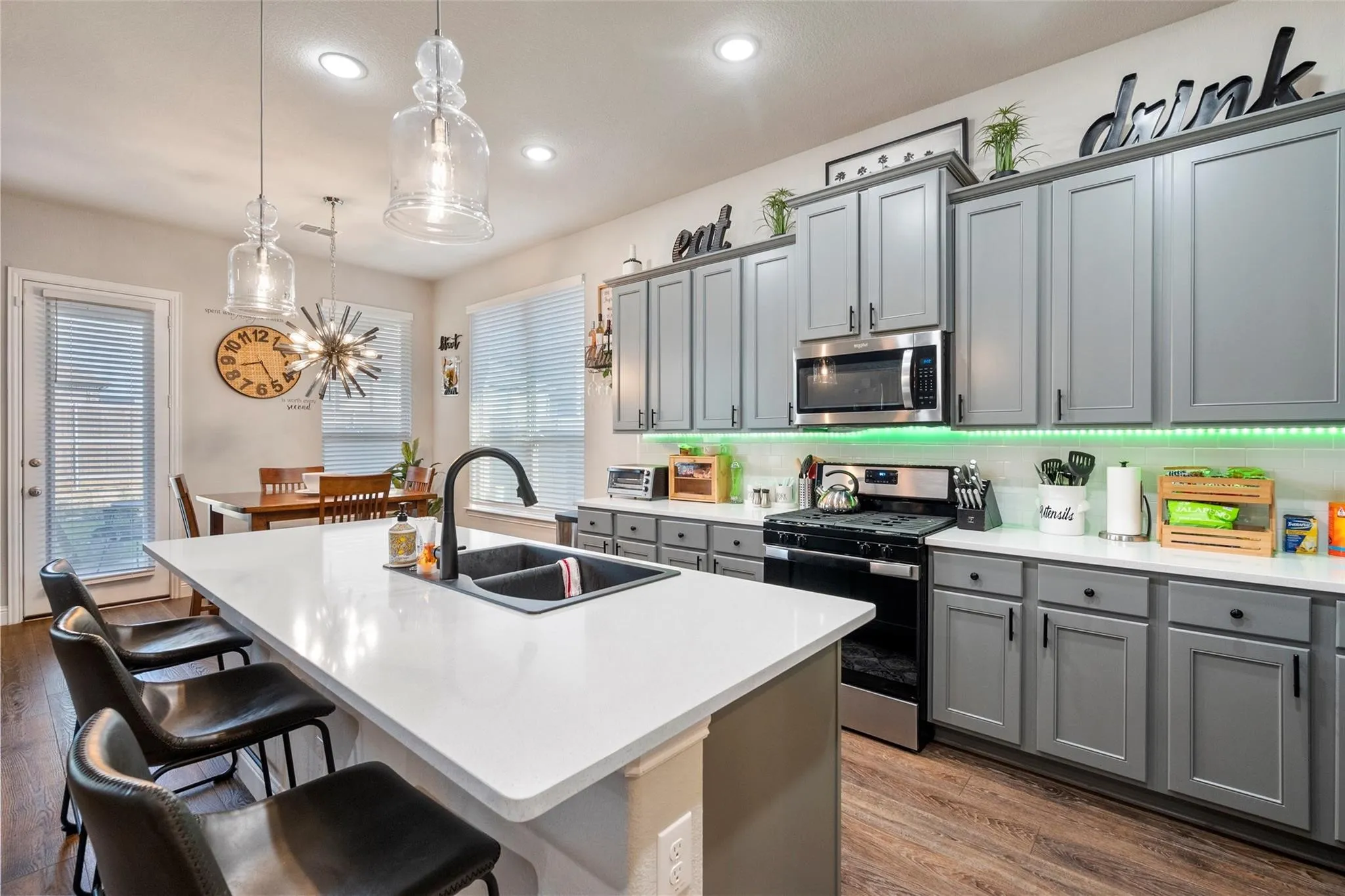 Single Family Residence For Sale in Tarrant County , 7224 Fallen Crest Lane, Arlington, Texas 76001, 4 Bedroom, 4 Bathroom, 2 Garage spaces, 2,680 Sqft, built in 2020, mls#21389326, Real Estate Agent in Arlington, Homes For Sale in Tarrant county, Homes For Sale in Arlington, Realtor in Arlington Texas, Real Estate Brokerage Independent Realty Texas, Luminita Cordes Realtor