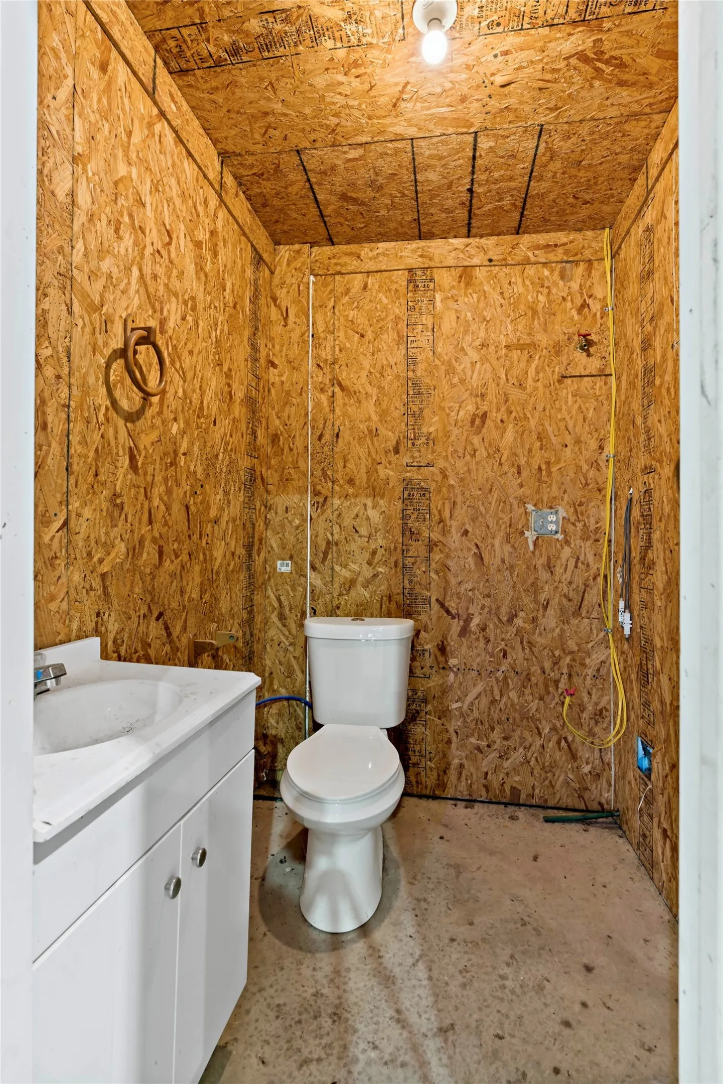 Single Family Residence For Sale in Lamar County , 412 County Road 34020, Brookston, Texas 75421, 4 Bedroom, 3 Bathroom, Garage spaces, 2,280 Sqft, built in 1995, mls#21389010, Real Estate Agent in Brookston, Homes For Sale in Lamar county, Homes For Sale in Brookston, Realtor in Brookston Texas, Real Estate Brokerage Independent Realty Texas, Luminita Cordes Realtor