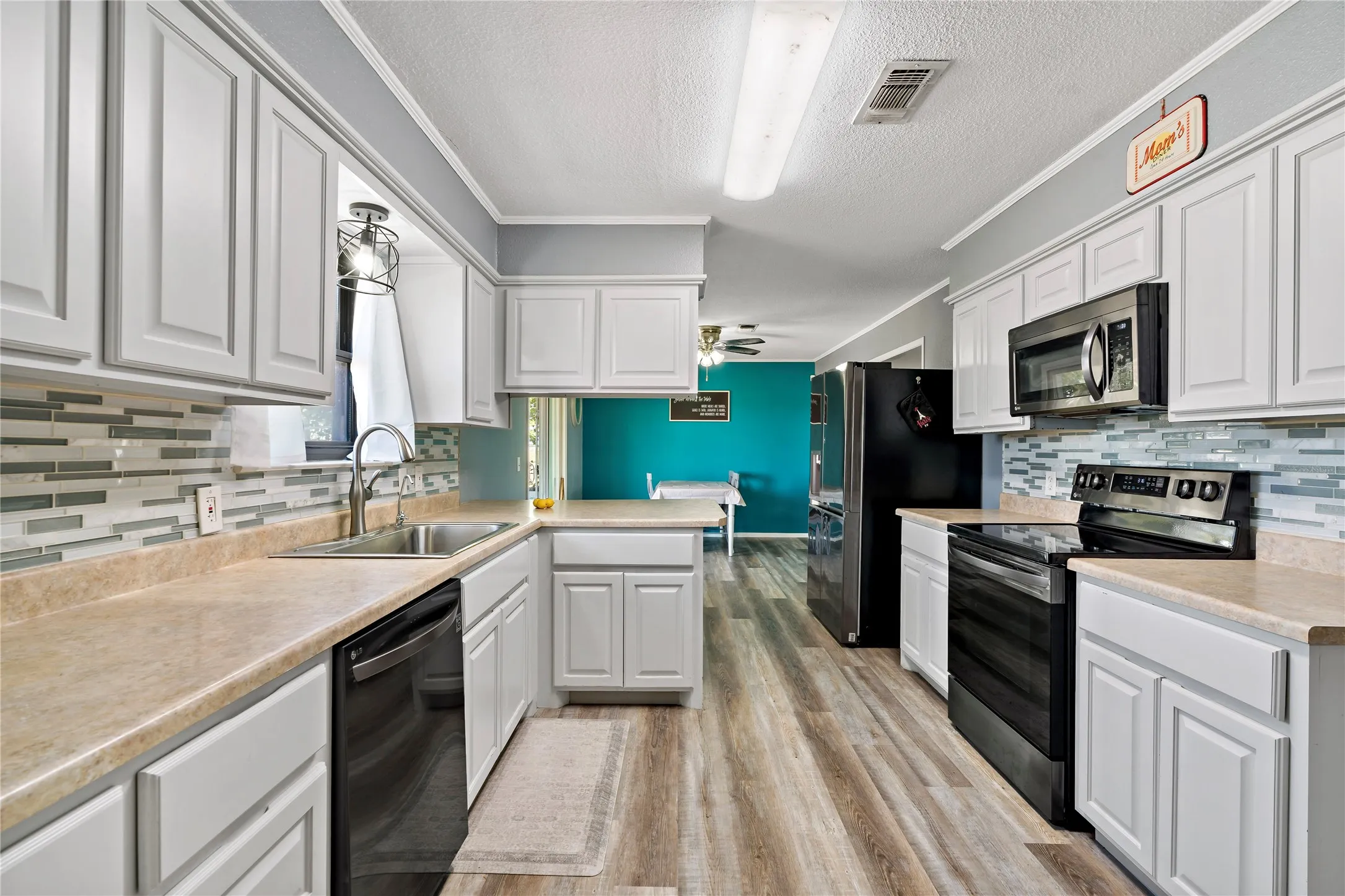 Single Family Residence For Sale in Lamar County , 412 County Road 34020, Brookston, Texas 75421, 4 Bedroom, 3 Bathroom, Garage spaces, 2,280 Sqft, built in 1995, mls#21389010, Real Estate Agent in Brookston, Homes For Sale in Lamar county, Homes For Sale in Brookston, Realtor in Brookston Texas, Real Estate Brokerage Independent Realty Texas, Luminita Cordes Realtor
