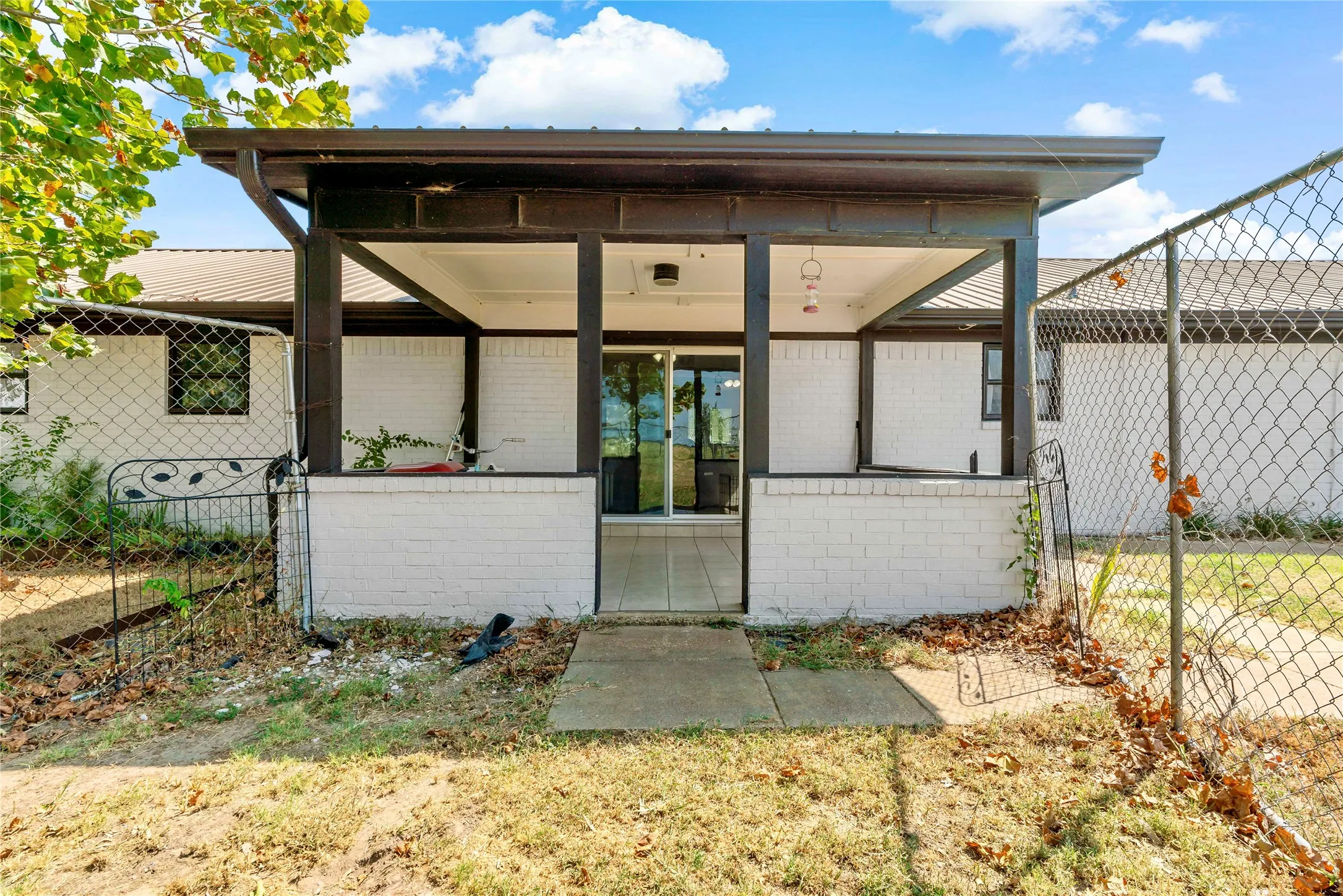 Single Family Residence For Sale in Lamar County , 412 County Road 34020, Brookston, Texas 75421, 4 Bedroom, 3 Bathroom, Garage spaces, 2,280 Sqft, built in 1995, mls#21389010, Real Estate Agent in Brookston, Homes For Sale in Lamar county, Homes For Sale in Brookston, Realtor in Brookston Texas, Real Estate Brokerage Independent Realty Texas, Luminita Cordes Realtor
