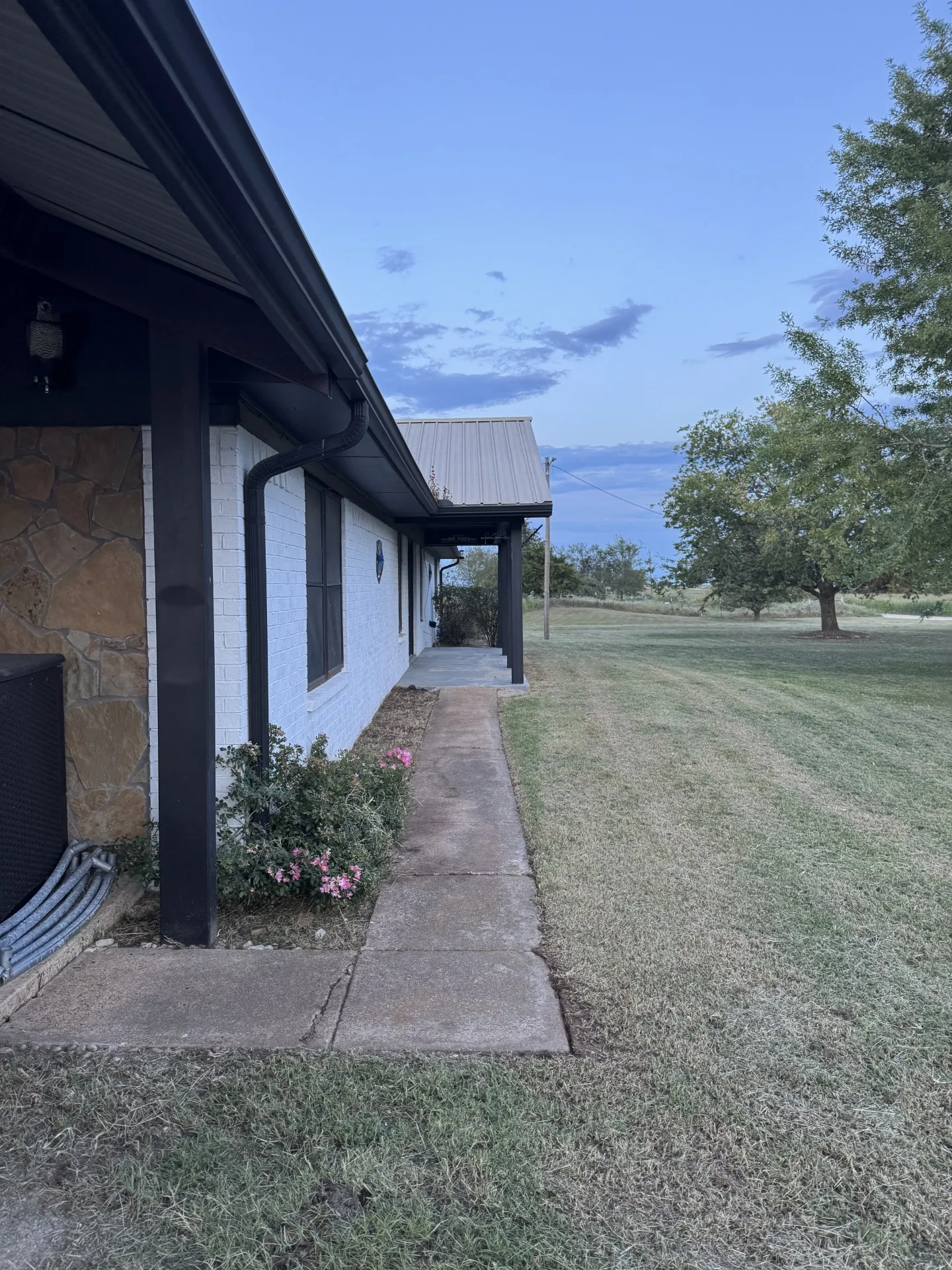 Single Family Residence For Sale in Lamar County , 412 County Road 34020, Brookston, Texas 75421, 4 Bedroom, 3 Bathroom, Garage spaces, 2,280 Sqft, built in 1995, mls#21389010, Real Estate Agent in Brookston, Homes For Sale in Lamar county, Homes For Sale in Brookston, Realtor in Brookston Texas, Real Estate Brokerage Independent Realty Texas, Luminita Cordes Realtor
