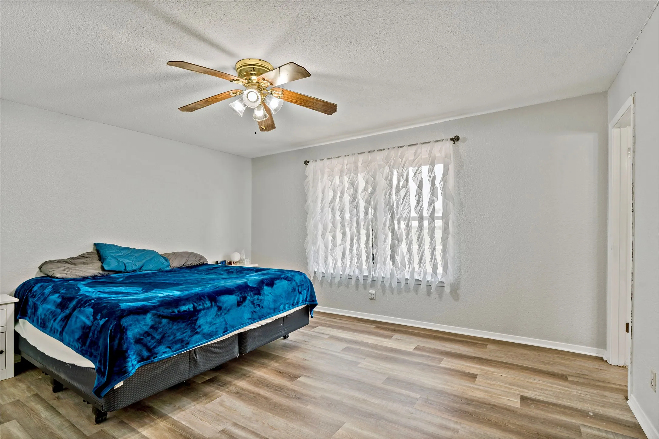 Single Family Residence For Sale in Lamar County , 412 County Road 34020, Brookston, Texas 75421, 4 Bedroom, 3 Bathroom, Garage spaces, 2,280 Sqft, built in 1995, mls#21389010, Real Estate Agent in Brookston, Homes For Sale in Lamar county, Homes For Sale in Brookston, Realtor in Brookston Texas, Real Estate Brokerage Independent Realty Texas, Luminita Cordes Realtor