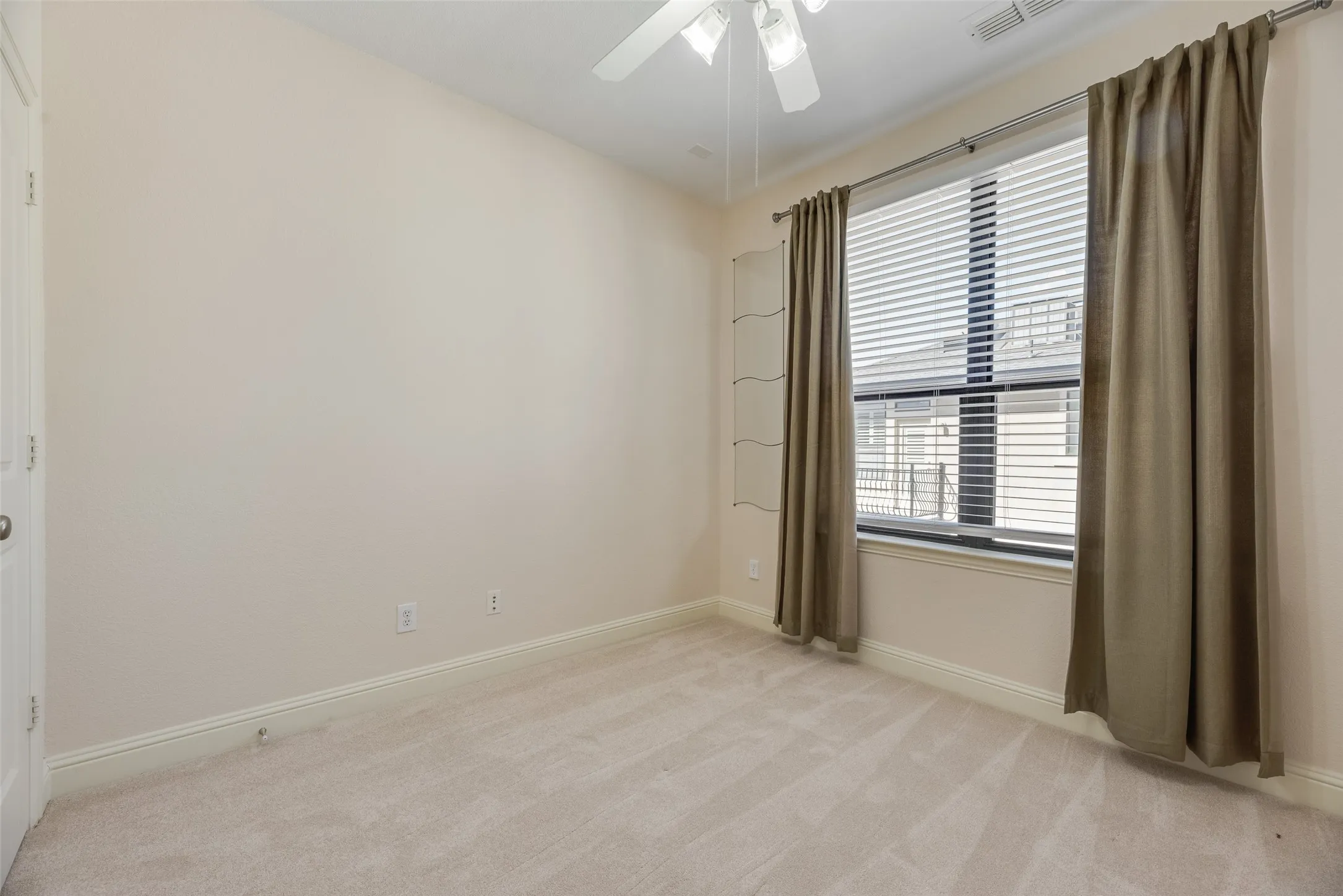 Townhouse For Sale in Collin County , 7233 Kasko Drive, Plano, Texas 75024, 2 Bedroom, 3 Bathroom, 2 Garage spaces, 1,631 Sqft, built in 2005, mls#21380904, Real Estate Agent in Plano, Homes For Sale in Collin county, Homes For Sale in Plano, Realtor in Plano Texas, Real Estate Brokerage Independent Realty Texas, Luminita Cordes Realtor