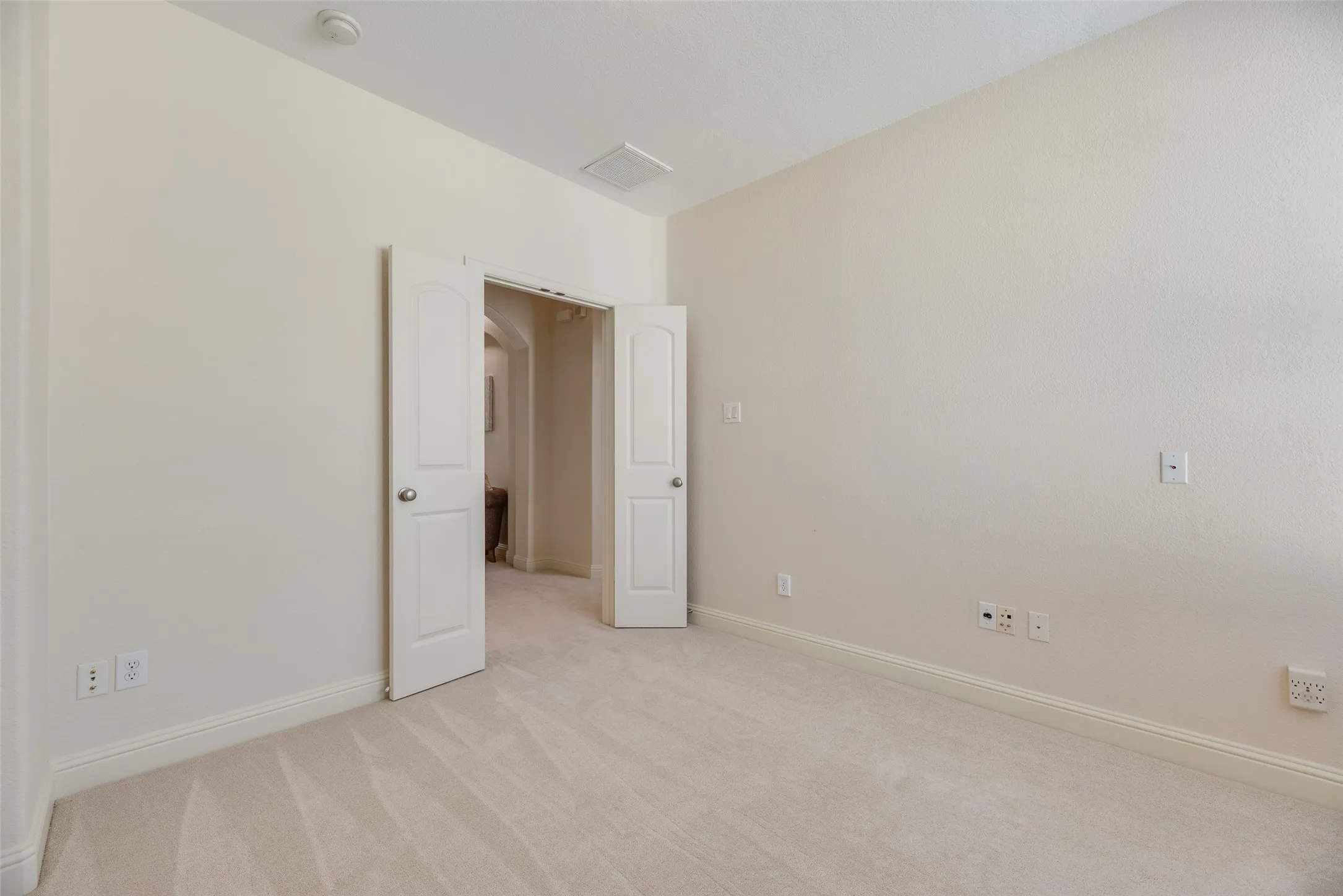 Townhouse For Sale in Collin County , 7233 Kasko Drive, Plano, Texas 75024, 2 Bedroom, 3 Bathroom, 2 Garage spaces, 1,873 Sqft, built in 2005, mls#21380904, Real Estate Agent in Plano, Homes For Sale in Collin county, Homes For Sale in Plano, Realtor in Plano Texas, Real Estate Brokerage Independent Realty Texas, Luminita Cordes Realtor
