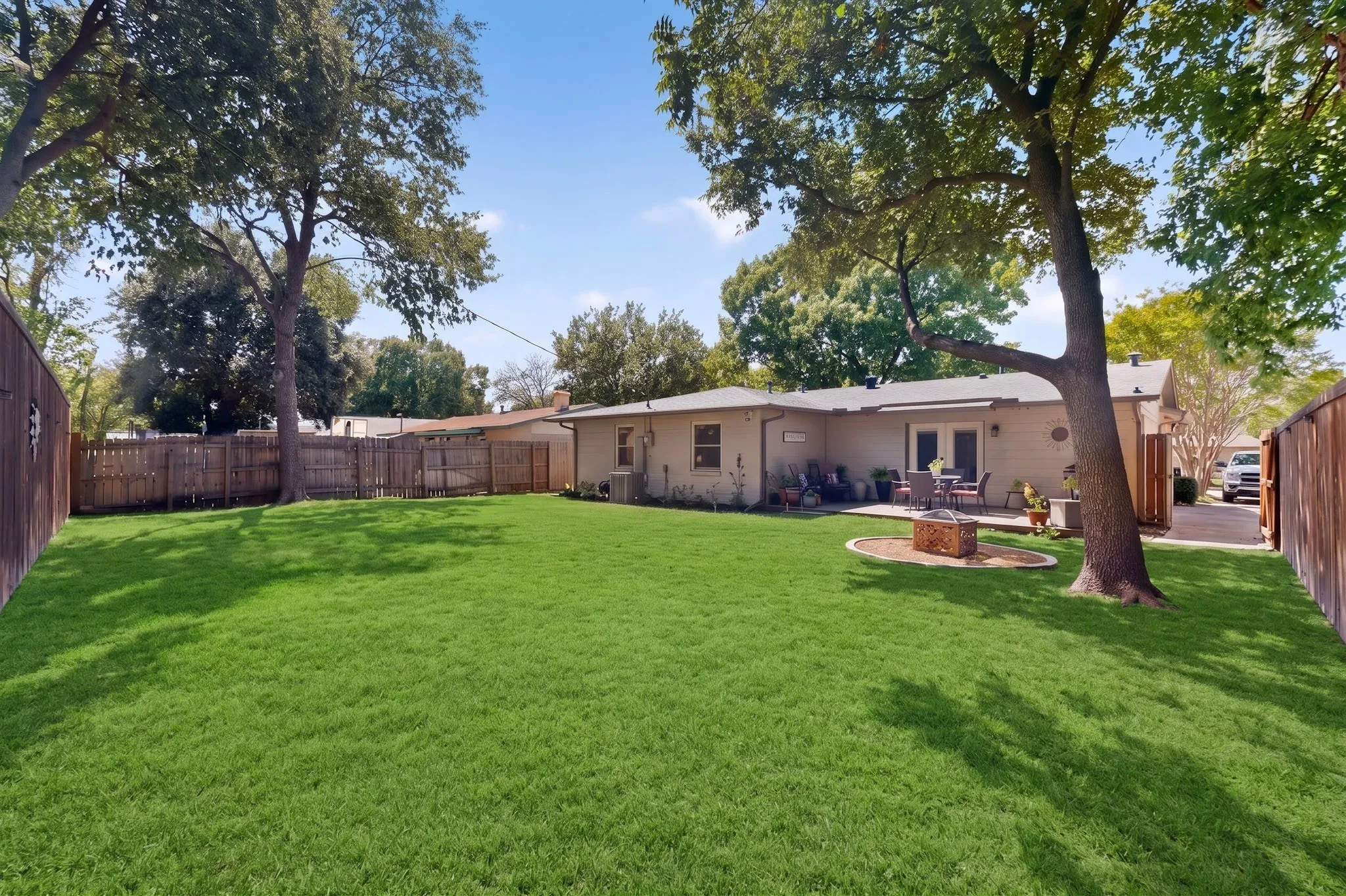 Single Family Residence For Sale in Dallas County , 8632 Kingspoint Drive, Dallas, Texas 75238, 4 Bedroom, 2 Bathroom, 2 Garage spaces, 1,476 Sqft, built in 1963, mls#21387709, Real Estate Agent in Dallas, Homes For Sale in Dallas county, Homes For Sale in Dallas, Realtor in Dallas Texas, Real Estate Brokerage Independent Realty Texas, Luminita Cordes Realtor