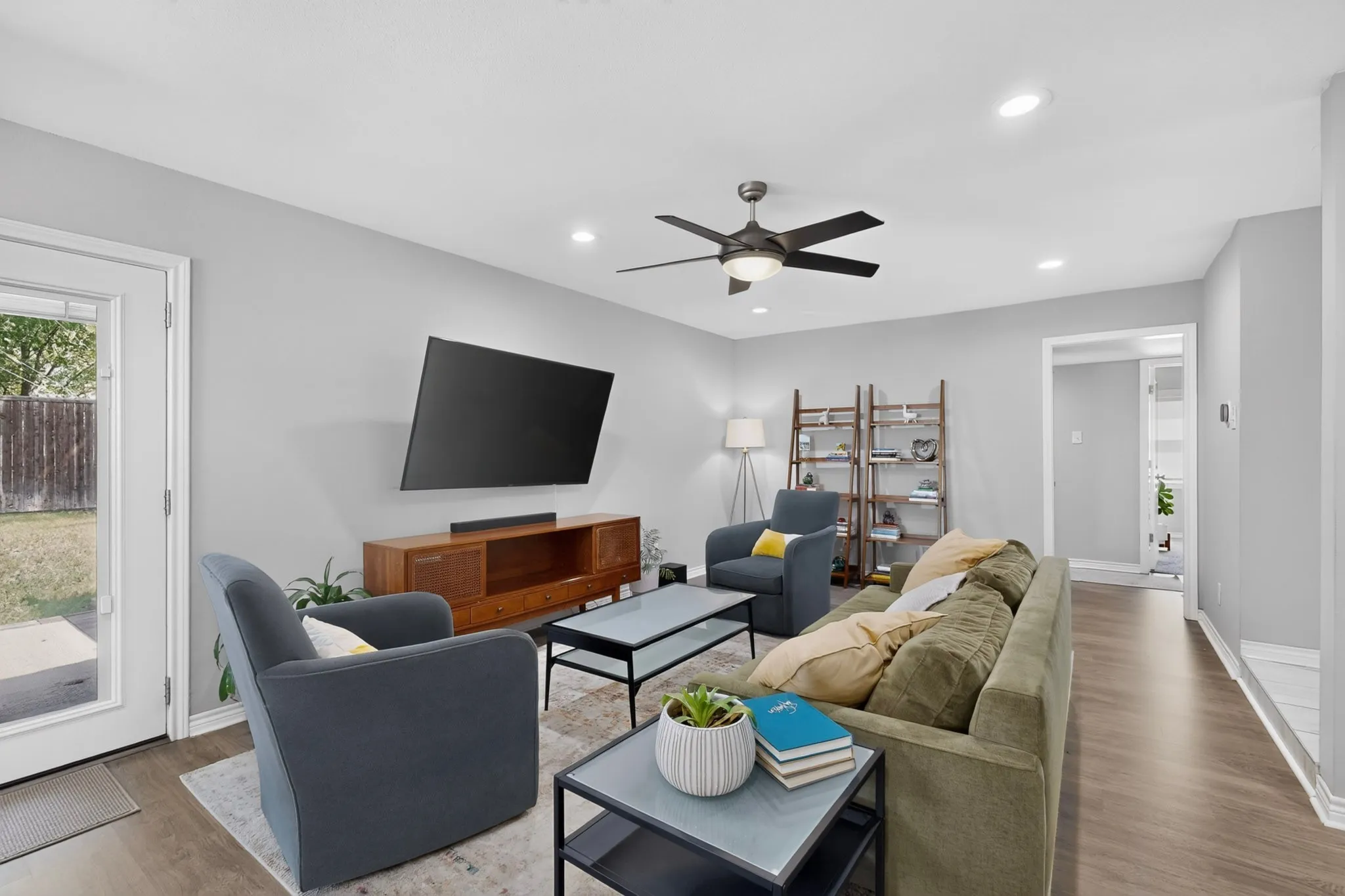 Single Family Residence For Sale in Dallas County , 8632 Kingspoint Drive, Dallas, Texas 75238, 4 Bedroom, 2 Bathroom, 2 Garage spaces, 1,476 Sqft, built in 1963, mls#21387709, Real Estate Agent in Dallas, Homes For Sale in Dallas county, Homes For Sale in Dallas, Realtor in Dallas Texas, Real Estate Brokerage Independent Realty Texas, Luminita Cordes Realtor