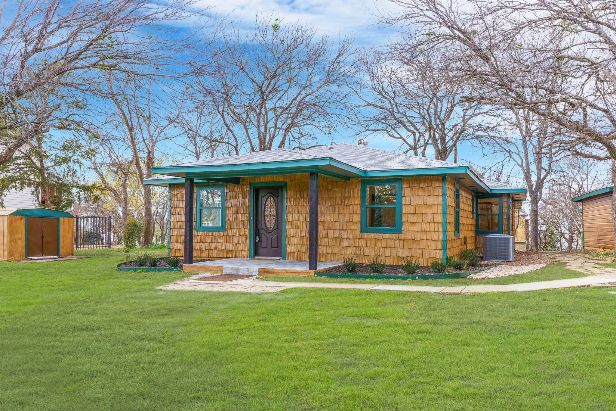 Single Family Residence For Rent in Grayson County , 321 Crescent Drive, Pottsboro, Texas 75076, 3 Bedroom, 3 Bathroom, 1 Garage spaces, 1,521 Sqft, built in 1972, mls#21389259, Real Estate Agent in Pottsboro, Homes For Rent in Grayson county, Homes For Rent in Pottsboro, Realtor in Pottsboro Texas, Real Estate Brokerage Independent Realty Texas, Luminita Cordes Realtor
