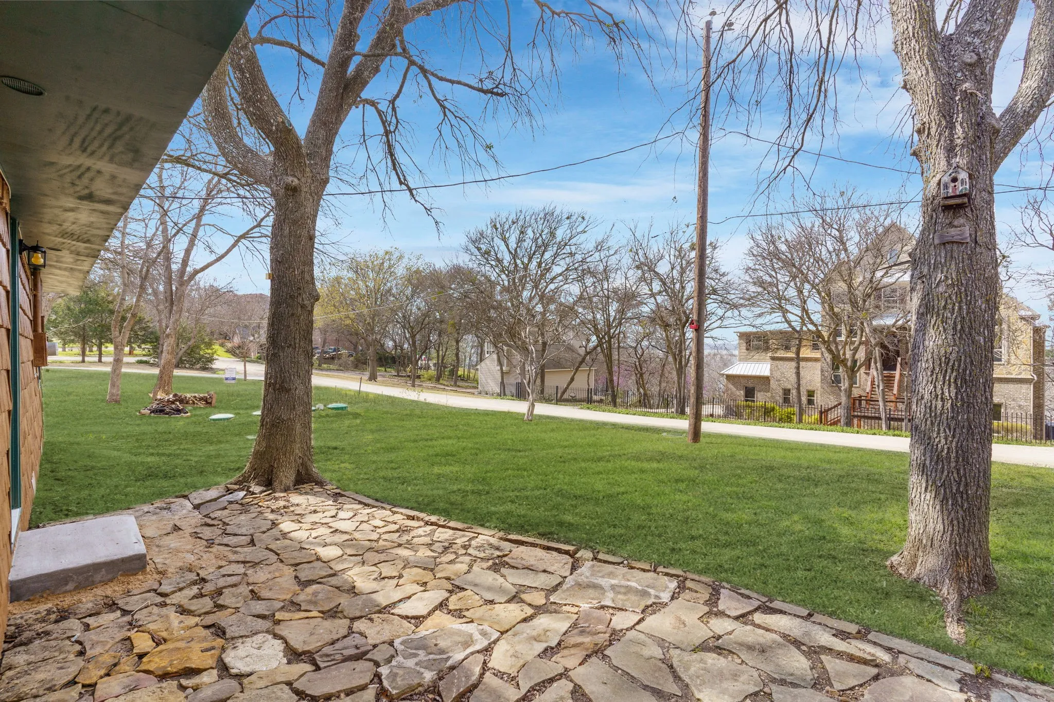 Single Family Residence For Rent in Grayson County , 321 Crescent Drive, Pottsboro, Texas 75076, 3 Bedroom, 3 Bathroom, 1 Garage spaces, 1,521 Sqft, built in 1972, mls#21389259, Real Estate Agent in Pottsboro, Homes For Rent in Grayson county, Homes For Rent in Pottsboro, Realtor in Pottsboro Texas, Real Estate Brokerage Independent Realty Texas, Luminita Cordes Realtor