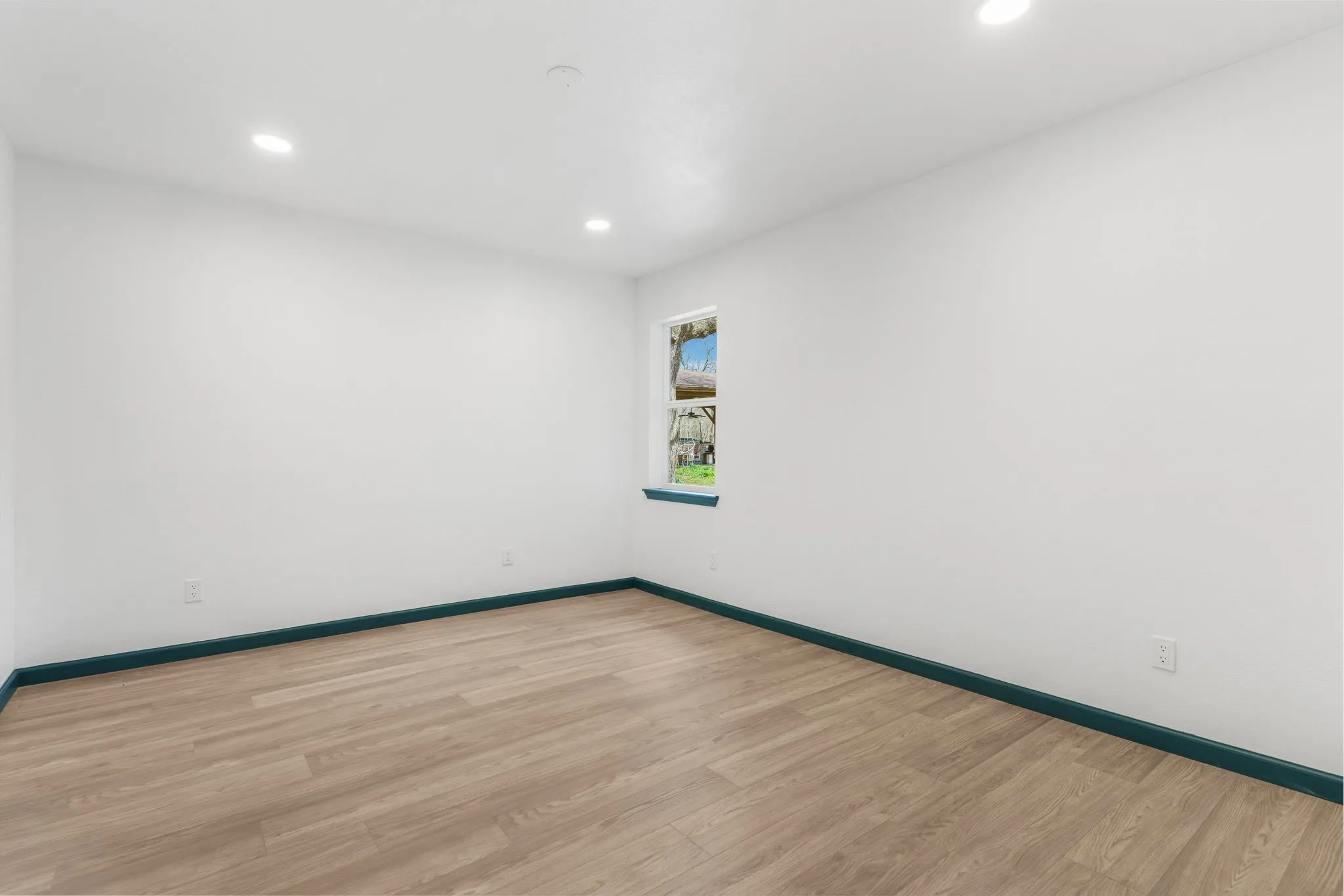 Single Family Residence For Rent in Grayson County , 321 Crescent Drive, Pottsboro, Texas 75076, 3 Bedroom, 3 Bathroom, 1 Garage spaces, 1,521 Sqft, built in 1972, mls#21389259, Real Estate Agent in Pottsboro, Homes For Rent in Grayson county, Homes For Rent in Pottsboro, Realtor in Pottsboro Texas, Real Estate Brokerage Independent Realty Texas, Luminita Cordes Realtor