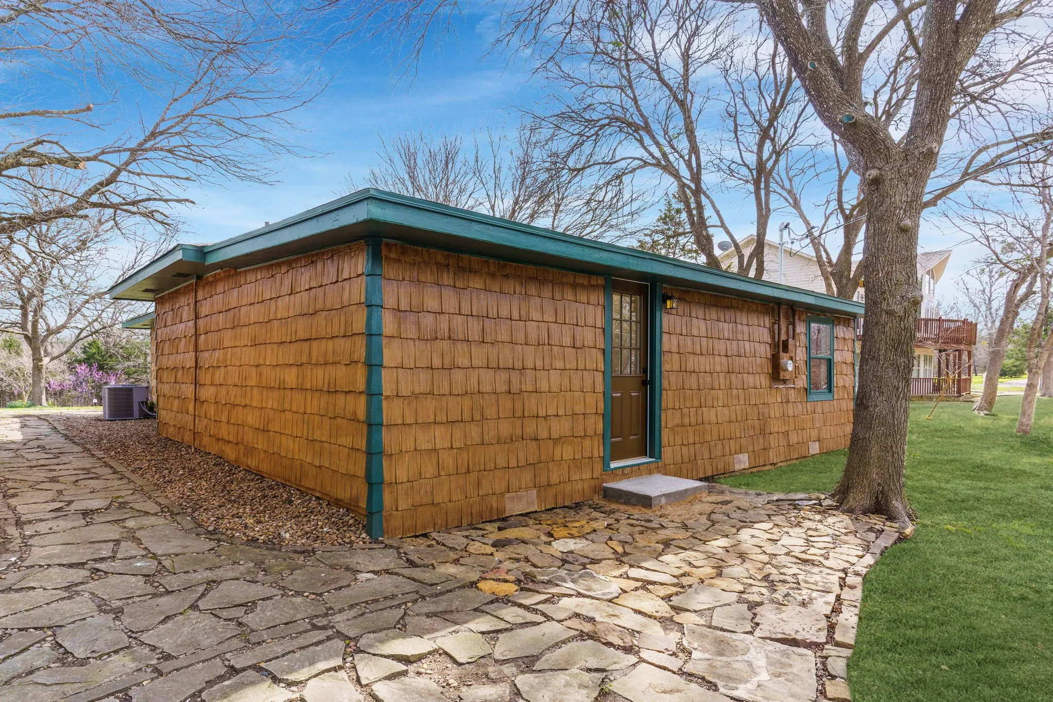 Single Family Residence For Rent in Grayson County , 321 Crescent Drive, Pottsboro, Texas 75076, 3 Bedroom, 3 Bathroom, 1 Garage spaces, 1,521 Sqft, built in 1972, mls#21389259, Real Estate Agent in Pottsboro, Homes For Rent in Grayson county, Homes For Rent in Pottsboro, Realtor in Pottsboro Texas, Real Estate Brokerage Independent Realty Texas, Luminita Cordes Realtor