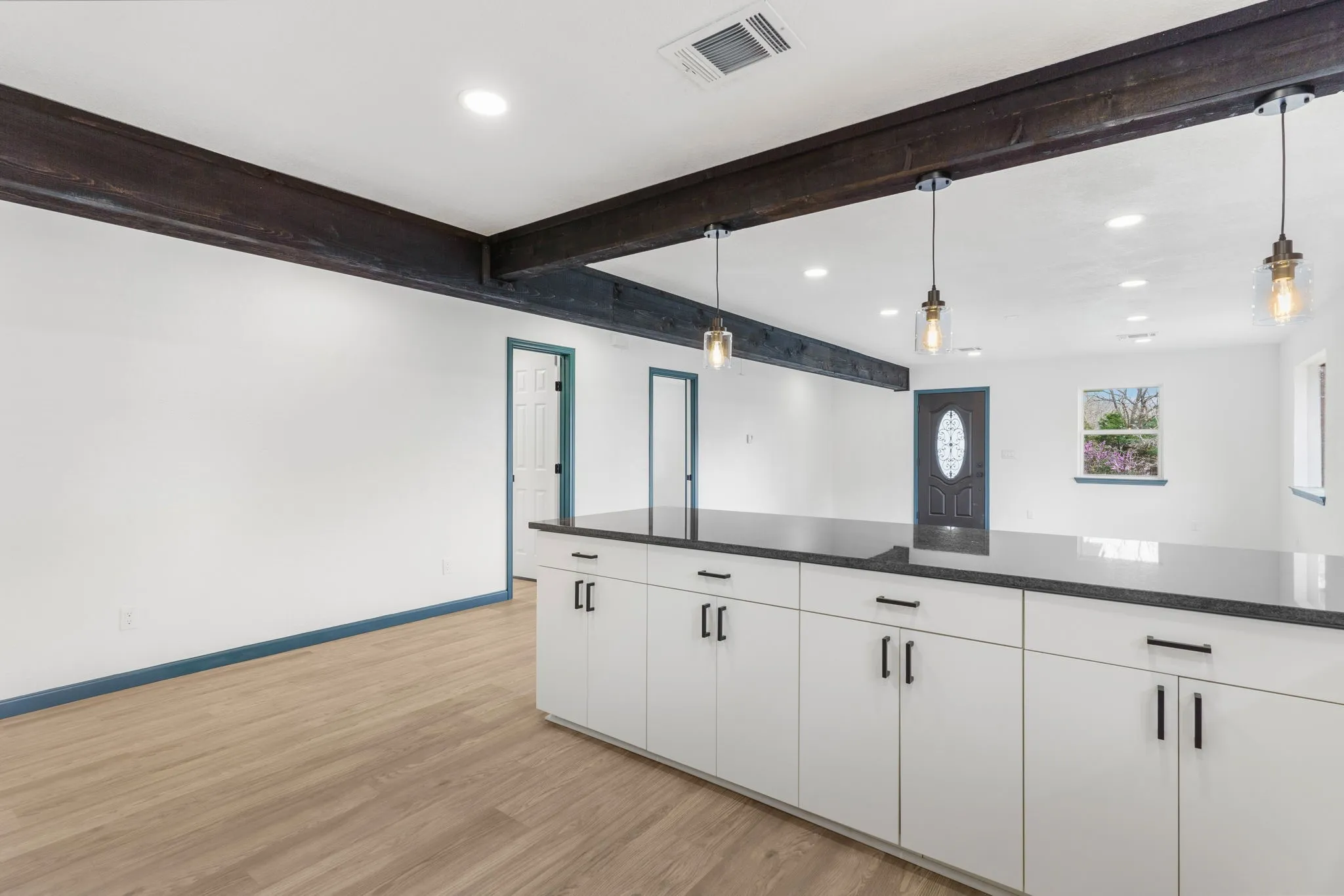 Single Family Residence For Rent in Grayson County , 321 Crescent Drive, Pottsboro, Texas 75076, 3 Bedroom, 3 Bathroom, 1 Garage spaces, 1,521 Sqft, built in 1972, mls#21389259, Real Estate Agent in Pottsboro, Homes For Rent in Grayson county, Homes For Rent in Pottsboro, Realtor in Pottsboro Texas, Real Estate Brokerage Independent Realty Texas, Luminita Cordes Realtor