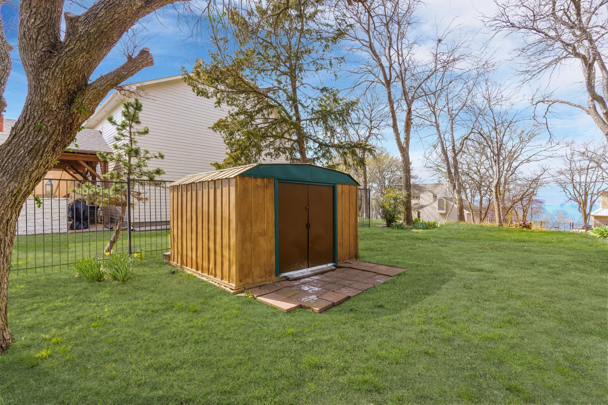 Single Family Residence For Rent in Grayson County , 321 Crescent Drive, Pottsboro, Texas 75076, 3 Bedroom, 3 Bathroom, 1 Garage spaces, 1,521 Sqft, built in 1972, mls#21389259, Real Estate Agent in Pottsboro, Homes For Rent in Grayson county, Homes For Rent in Pottsboro, Realtor in Pottsboro Texas, Real Estate Brokerage Independent Realty Texas, Luminita Cordes Realtor