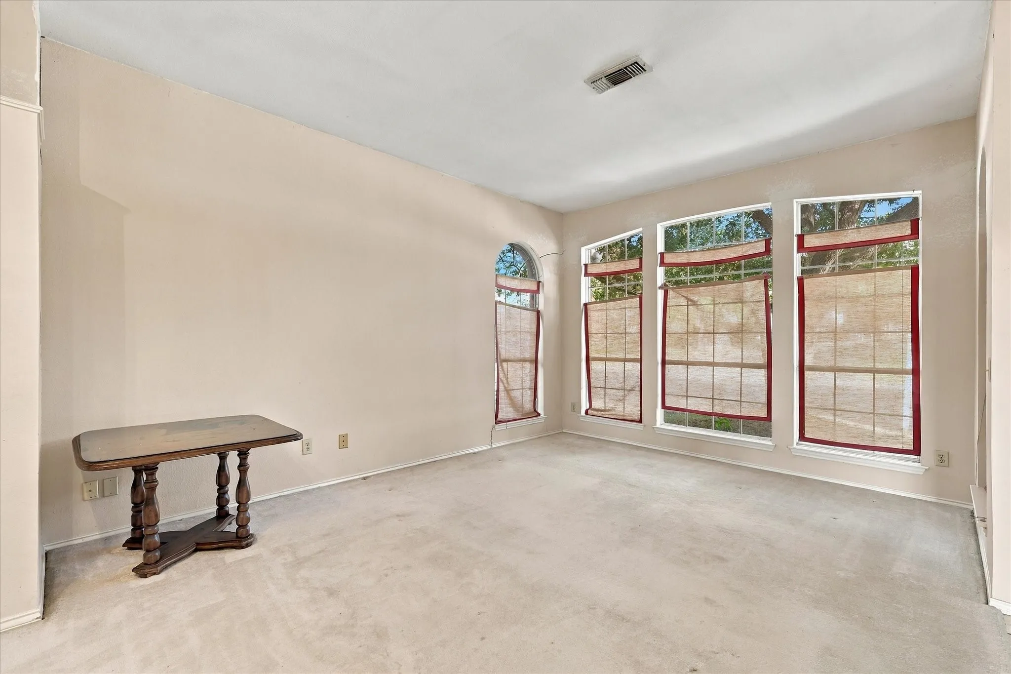 Single Family Residence For Sale in Collin County , 5307 Quail Creek Drive, Mc Kinney, Texas 75072, 3 Bedroom, 2 Bathroom, 2 Garage spaces, 1,823 Sqft, built in 1990, mls#21388196, Real Estate Agent in Mc Kinney, Homes For Sale in Collin county, Homes For Sale in Mc Kinney, Realtor in Mc Kinney Texas, Real Estate Brokerage Independent Realty Texas, Luminita Cordes Realtor
