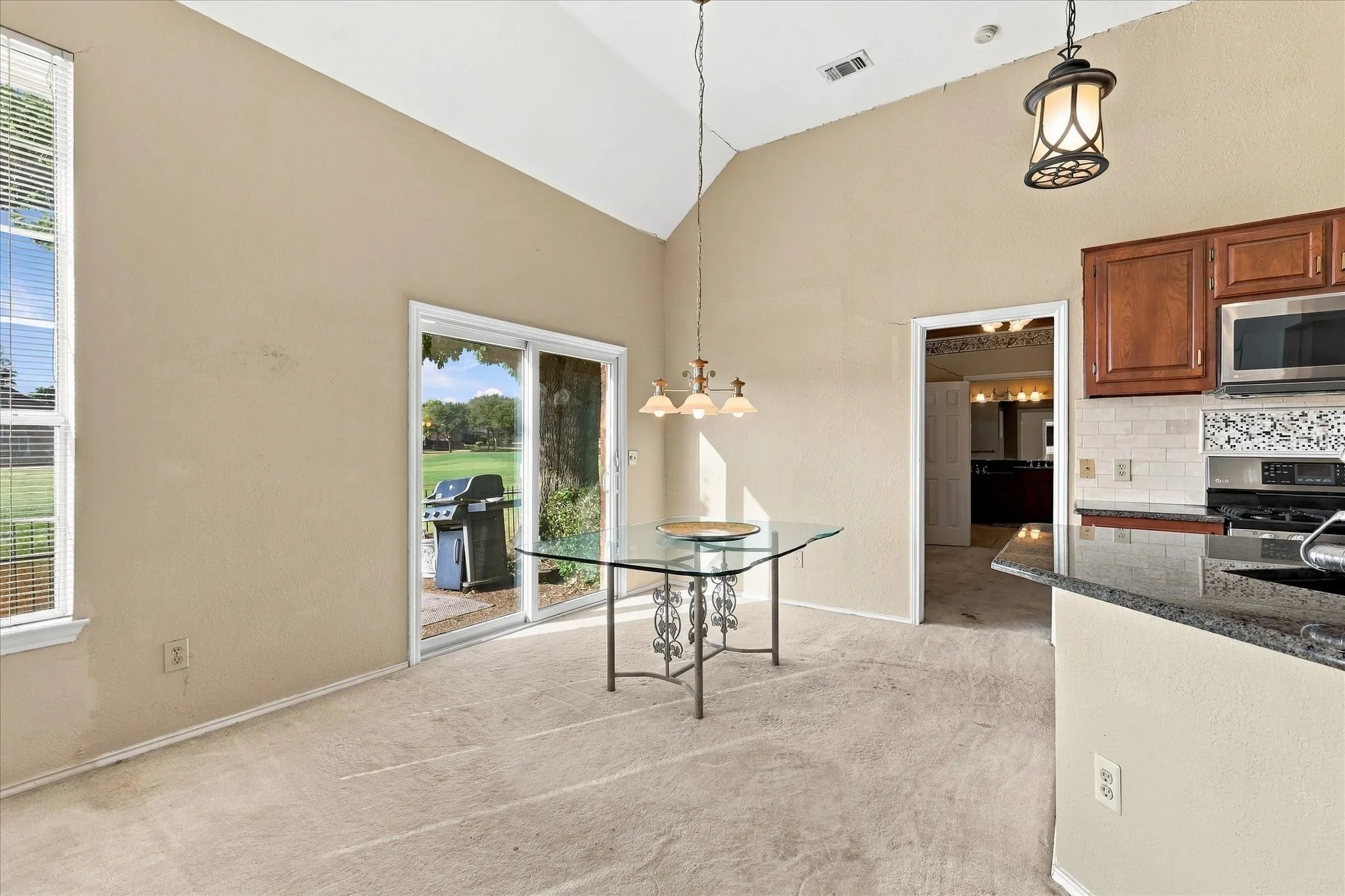Single Family Residence For Sale in Collin County , 5307 Quail Creek Drive, Mc Kinney, Texas 75072, 3 Bedroom, 2 Bathroom, 2 Garage spaces, 1,823 Sqft, built in 1990, mls#21388196, Real Estate Agent in Mc Kinney, Homes For Sale in Collin county, Homes For Sale in Mc Kinney, Realtor in Mc Kinney Texas, Real Estate Brokerage Independent Realty Texas, Luminita Cordes Realtor