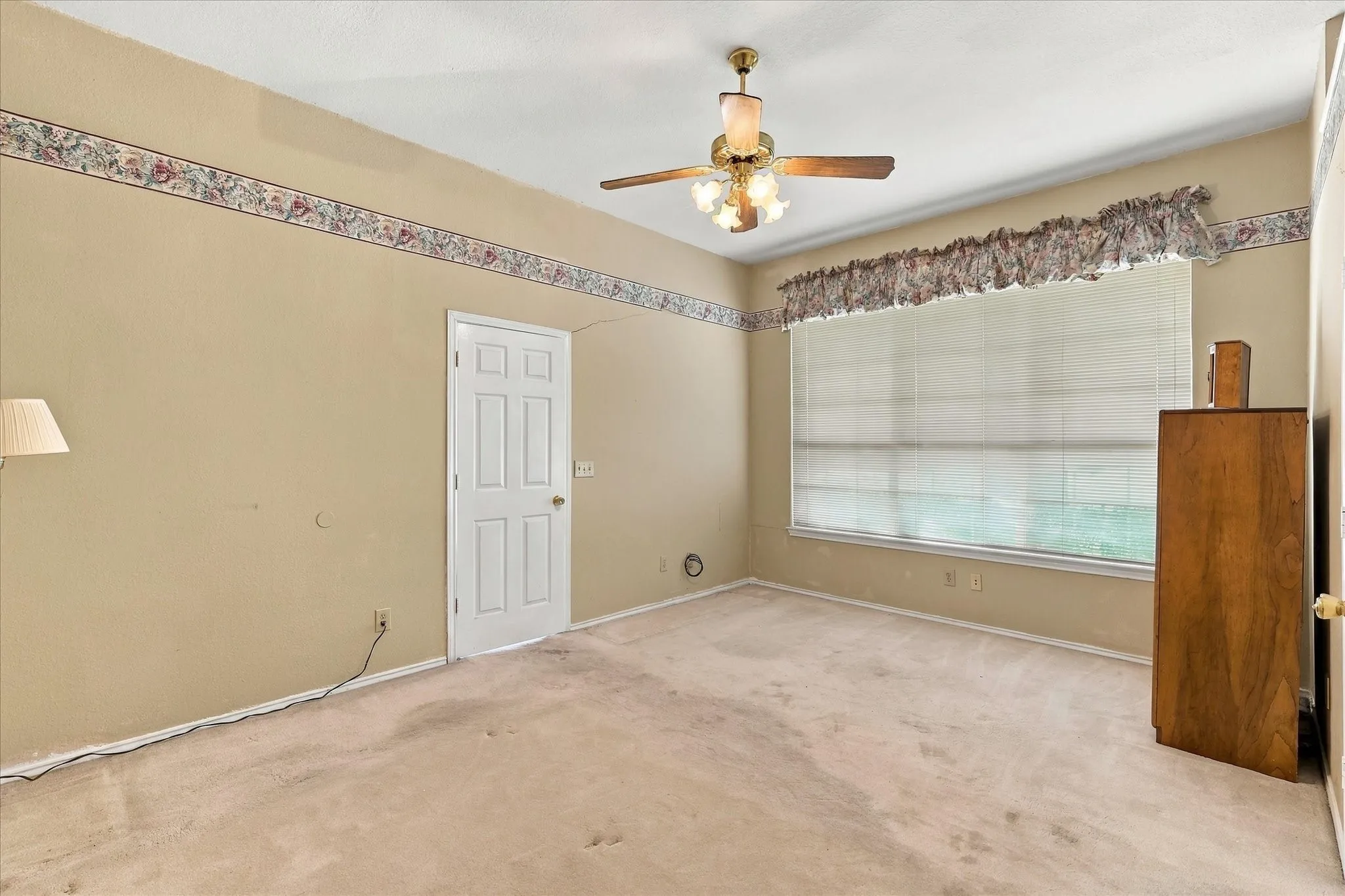 Single Family Residence For Sale in Collin County , 5307 Quail Creek Drive, Mc Kinney, Texas 75072, 3 Bedroom, 2 Bathroom, 2 Garage spaces, 1,823 Sqft, built in 1990, mls#21388196, Real Estate Agent in Mc Kinney, Homes For Sale in Collin county, Homes For Sale in Mc Kinney, Realtor in Mc Kinney Texas, Real Estate Brokerage Independent Realty Texas, Luminita Cordes Realtor