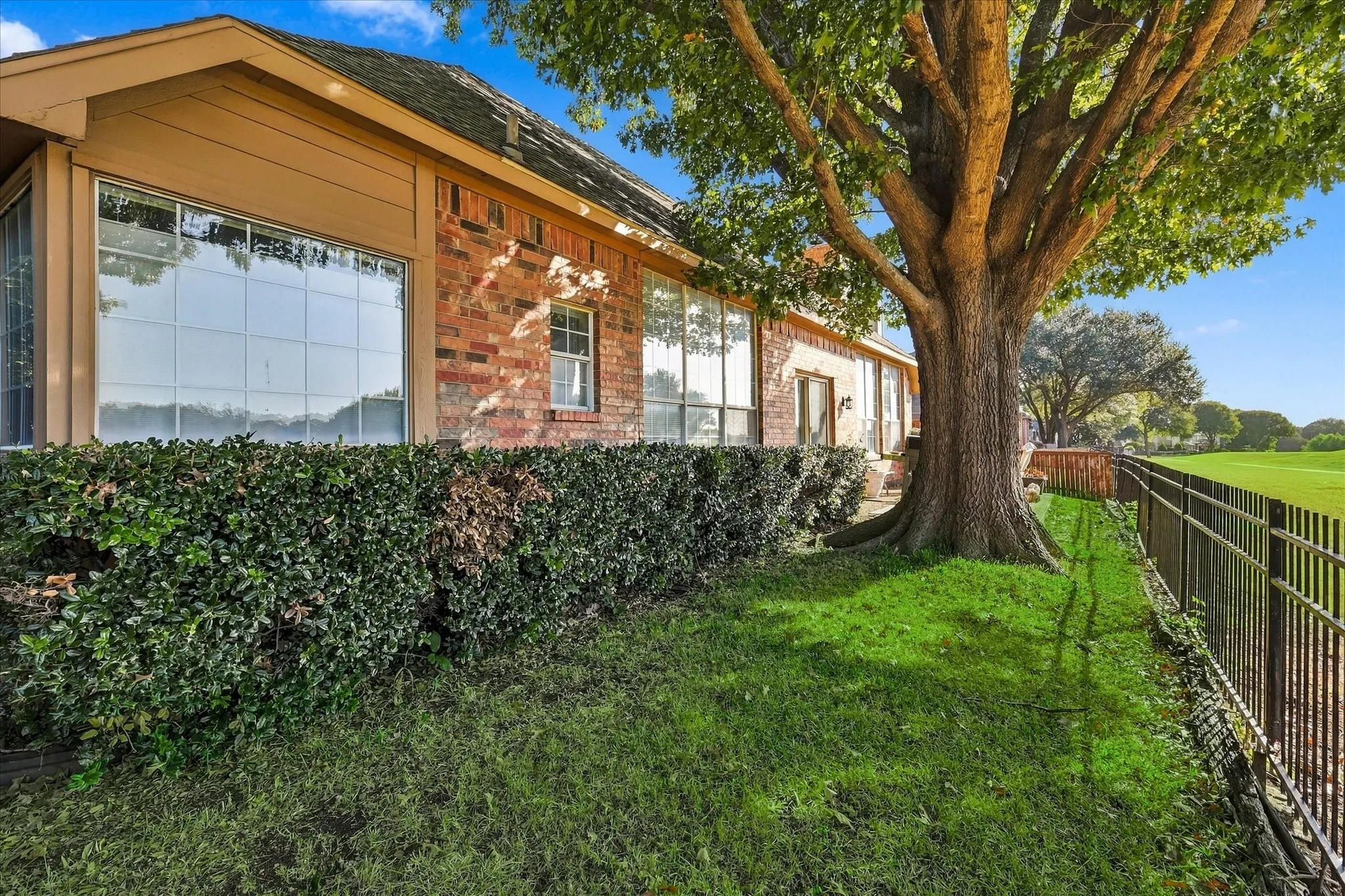 Single Family Residence For Sale in Collin County , 5307 Quail Creek Drive, Mc Kinney, Texas 75072, 3 Bedroom, 2 Bathroom, 2 Garage spaces, 1,823 Sqft, built in 1990, mls#21388196, Real Estate Agent in Mc Kinney, Homes For Sale in Collin county, Homes For Sale in Mc Kinney, Realtor in Mc Kinney Texas, Real Estate Brokerage Independent Realty Texas, Luminita Cordes Realtor
